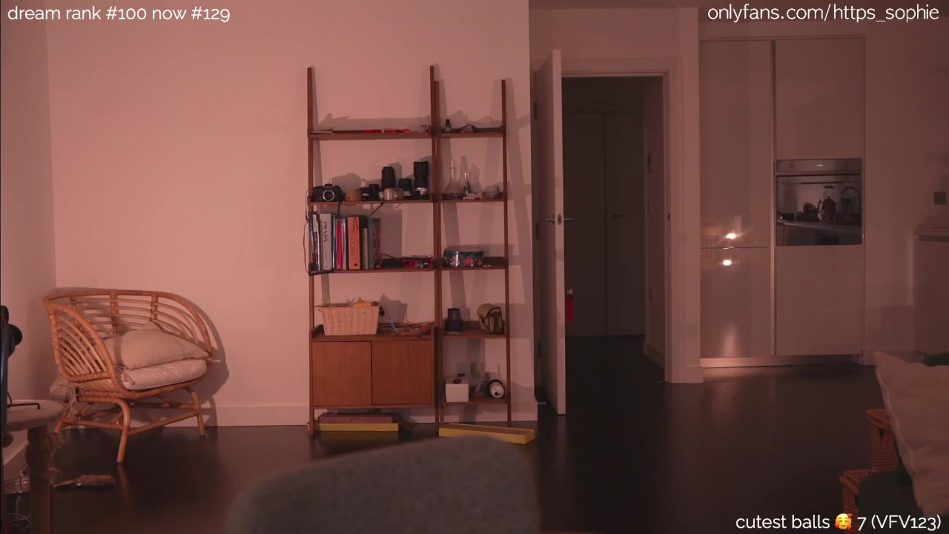 Gallery image thumbnail from camguurl's myfreecams stream on, 10/07/2024, 24:33 image 12 of 20