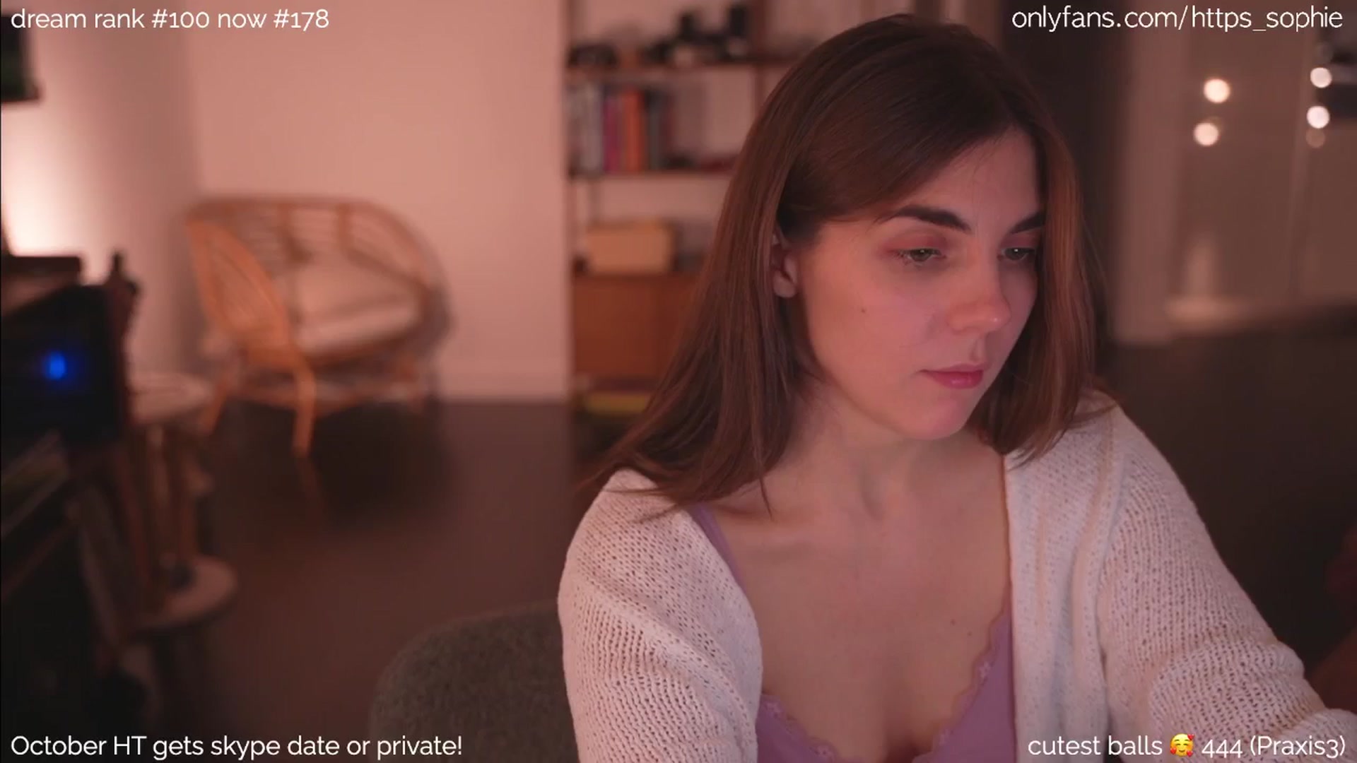 Gallery image thumbnail from camguurl's myfreecams stream on, 10/10/2024, 24:48 image 6 of 20