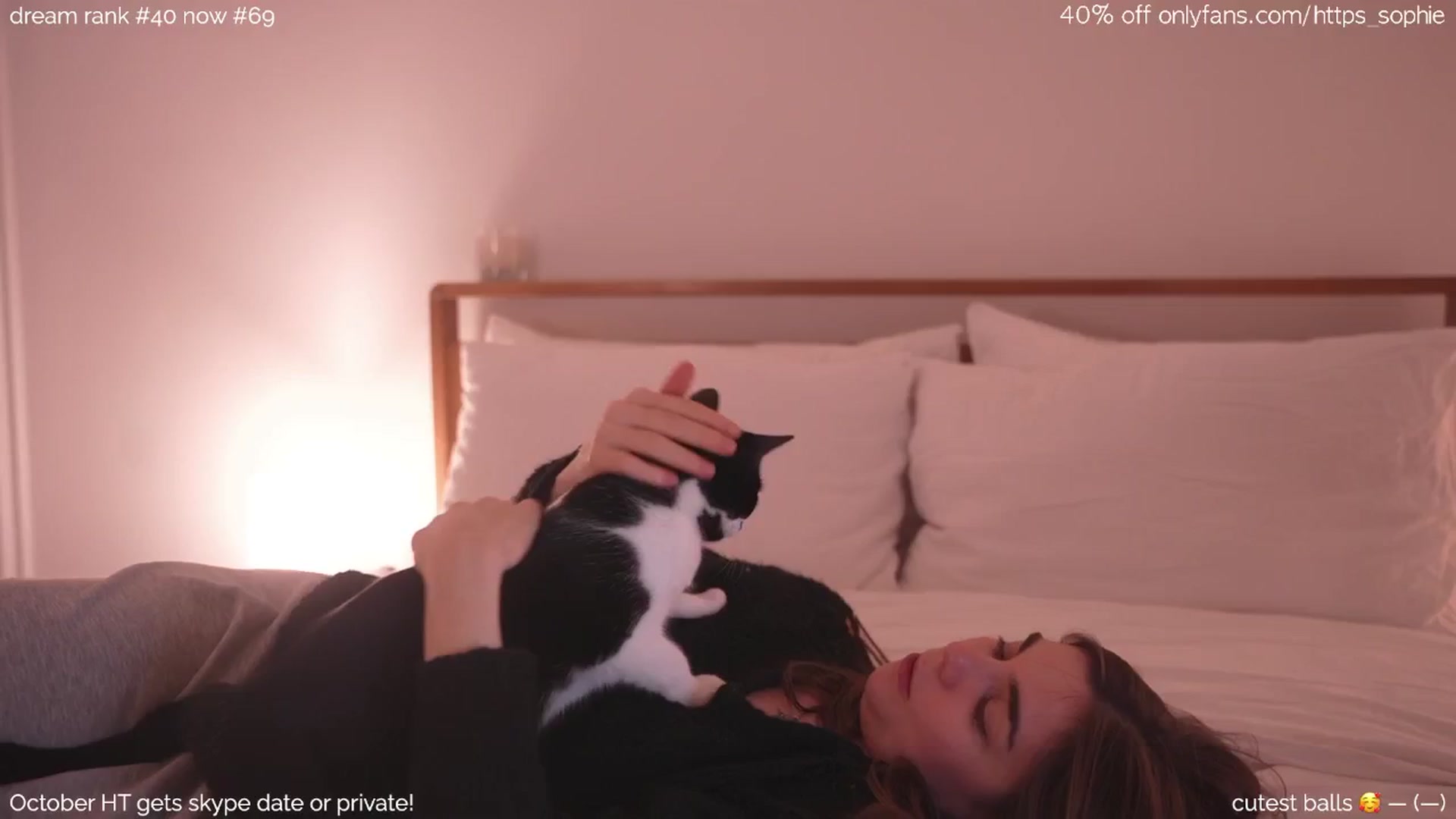 Gallery image thumbnail from camguurl's myfreecams stream on, 10/20/2024, 02:00 image 1 of 20
