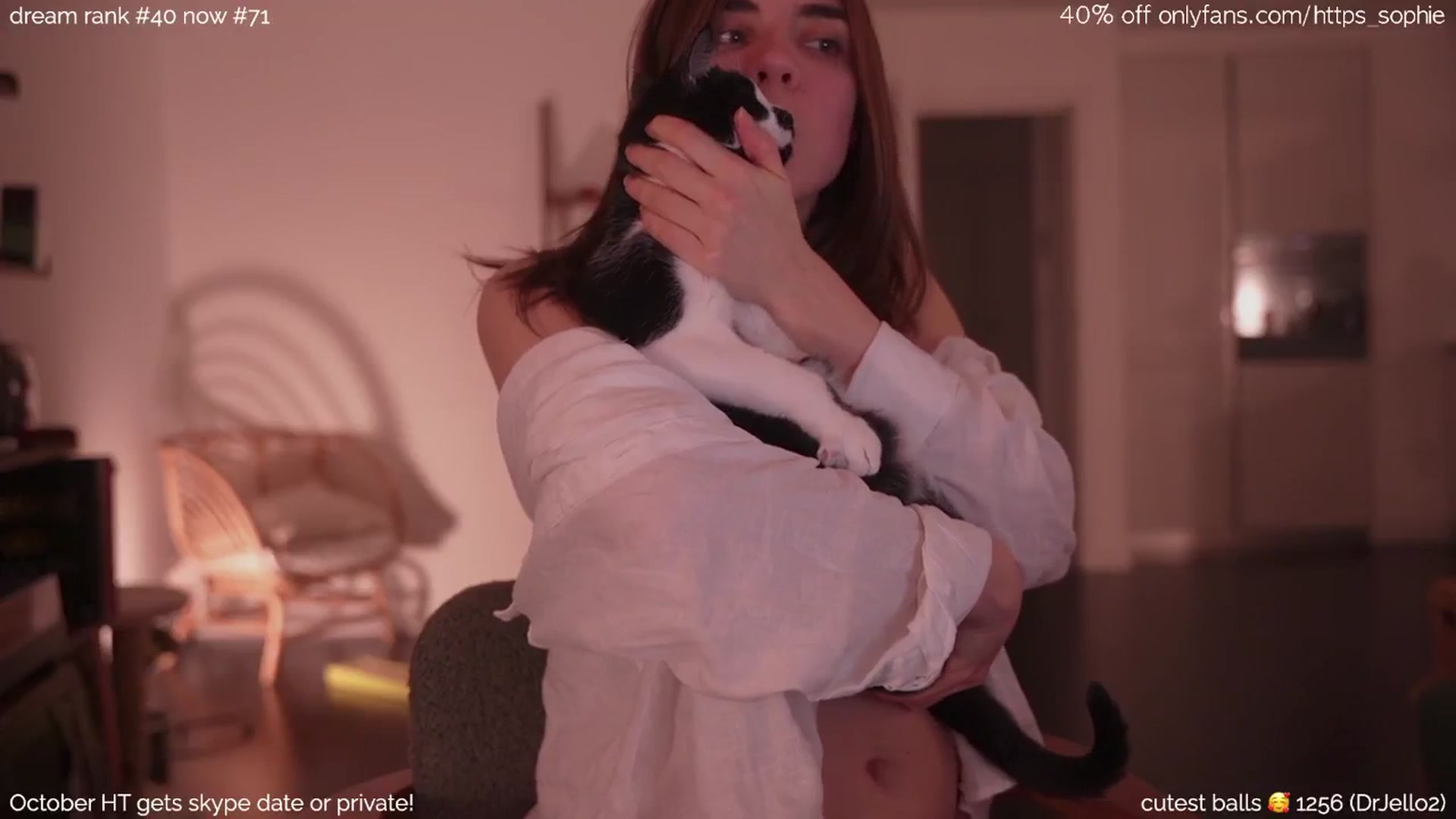 Gallery image thumbnail from camguurl's myfreecams stream on, 10/25/2024, 02:47 image 8 of 20