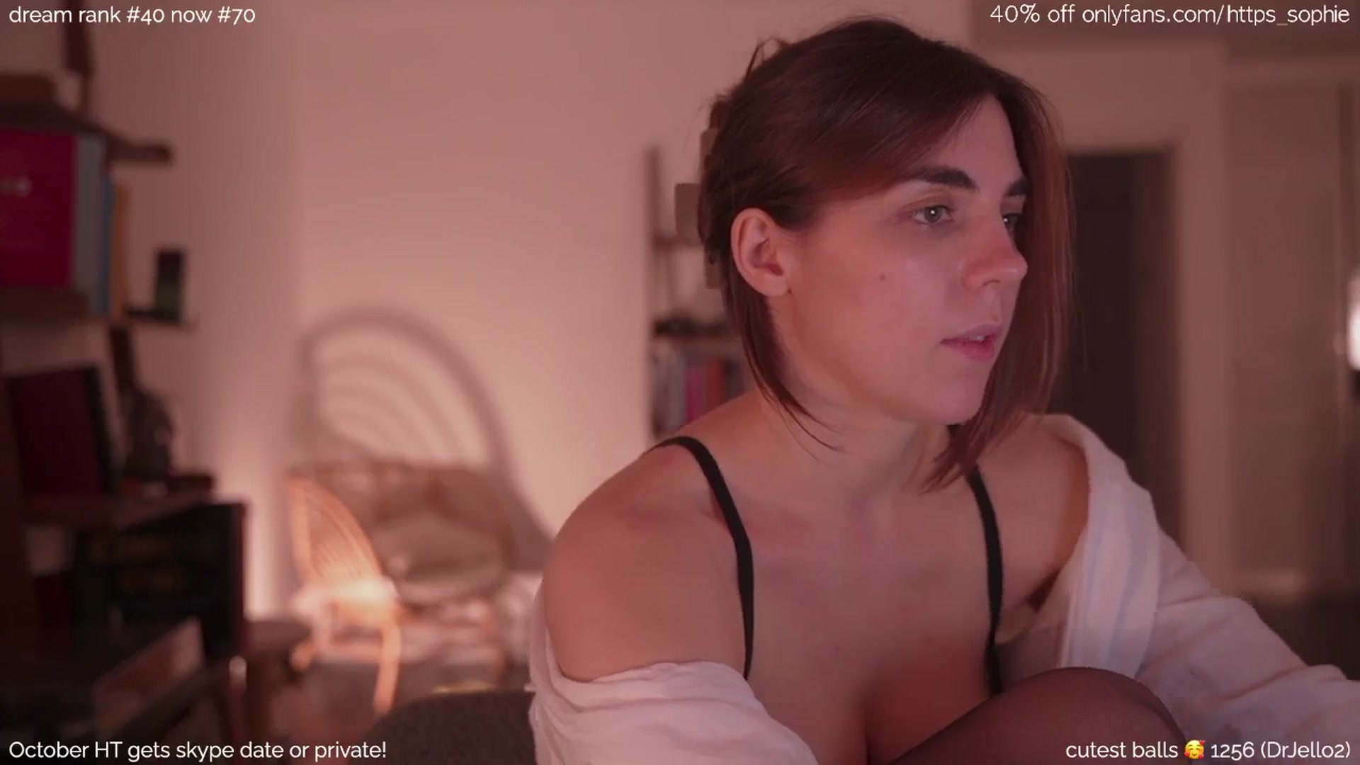Gallery image thumbnail from camguurl's myfreecams stream on, 10/25/2024, 02:47 image 19 of 20