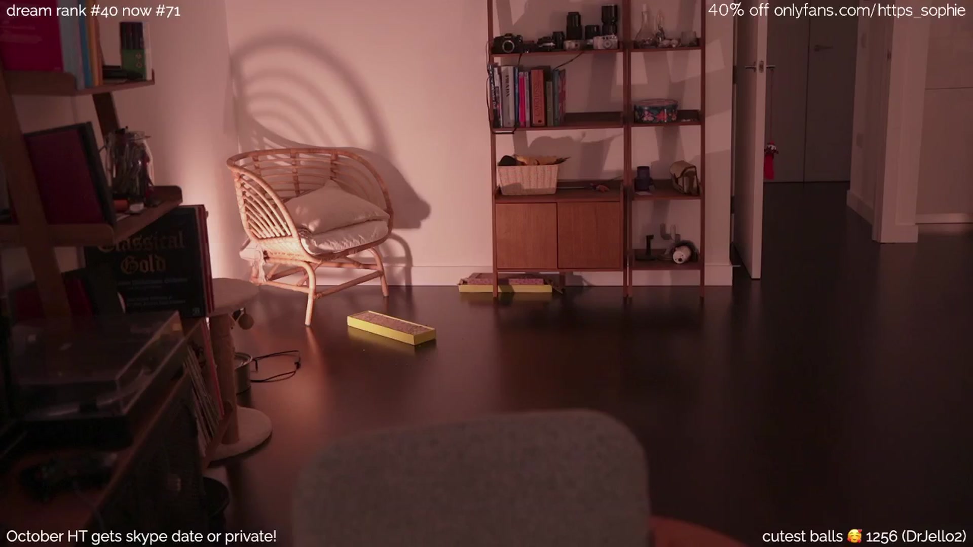 Gallery image thumbnail from camguurl's myfreecams stream on, 10/25/2024, 02:47 image 5 of 20