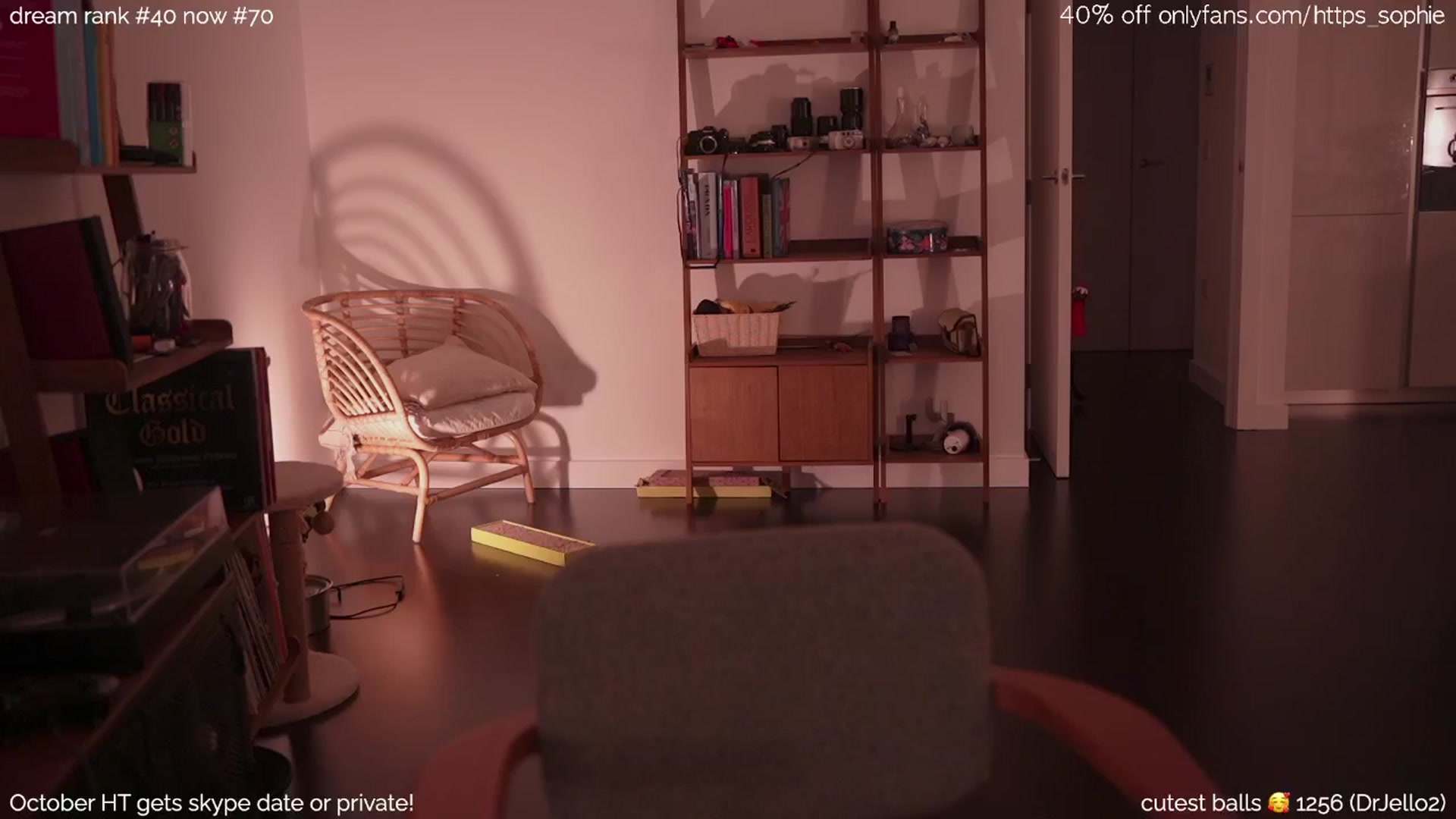 Gallery image thumbnail from camguurl's myfreecams stream on, 10/25/2024, 02:47 image 14 of 20