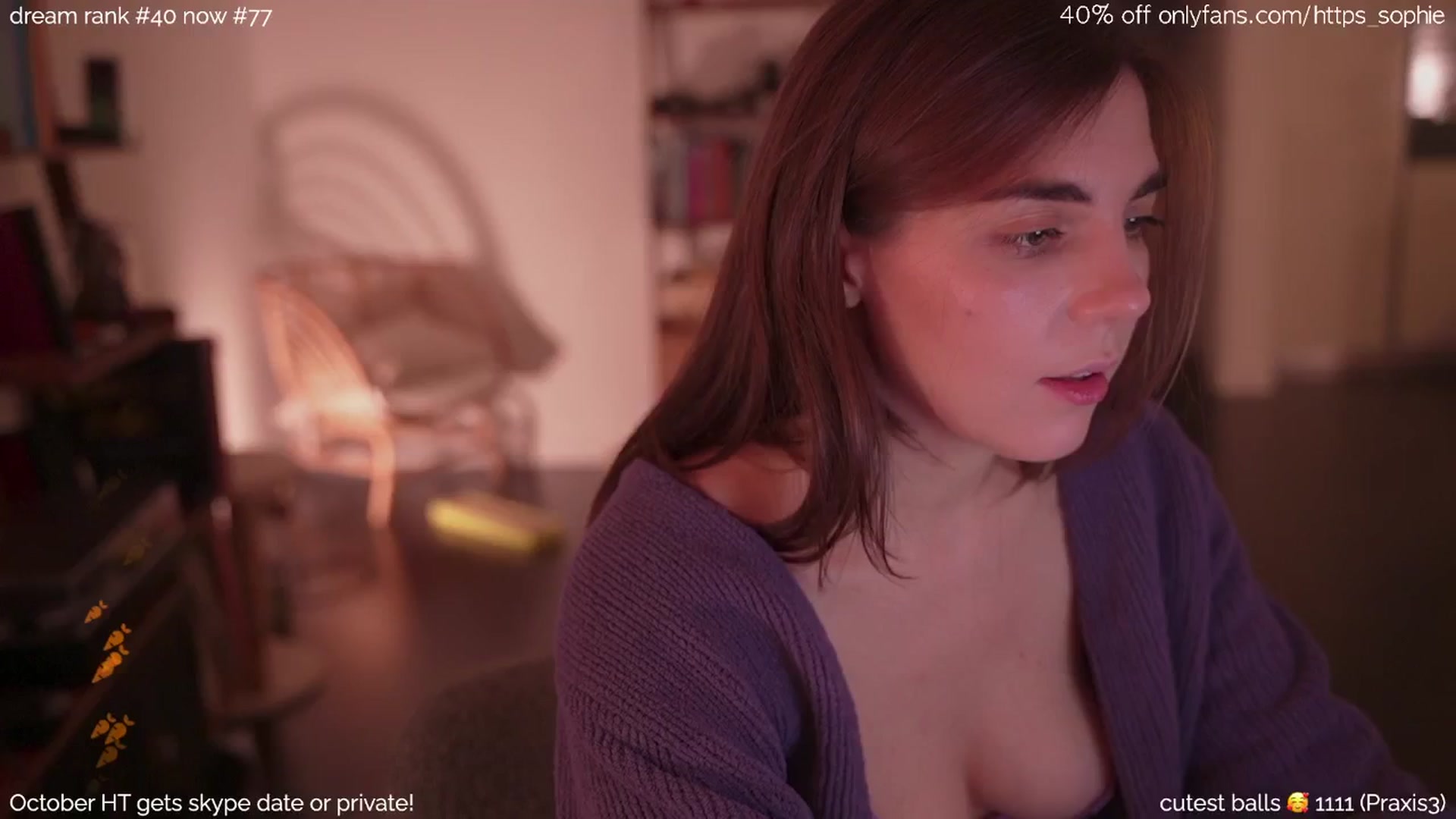 Gallery image thumbnail from camguurl's myfreecams stream on, 10/25/2024, 21:36 image 11 of 20