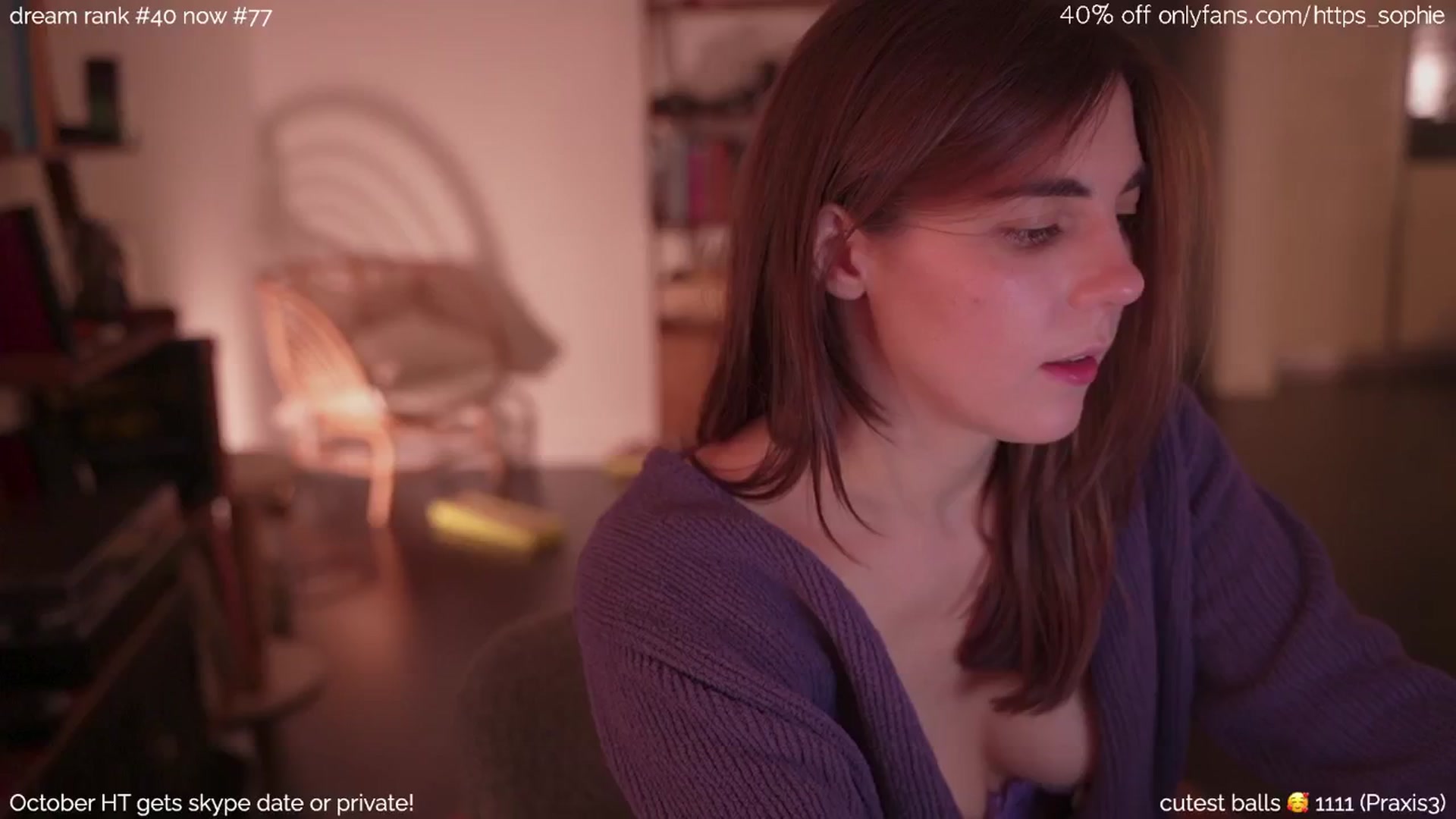 Gallery image thumbnail from camguurl's myfreecams stream on, 10/25/2024, 21:36 image 16 of 20