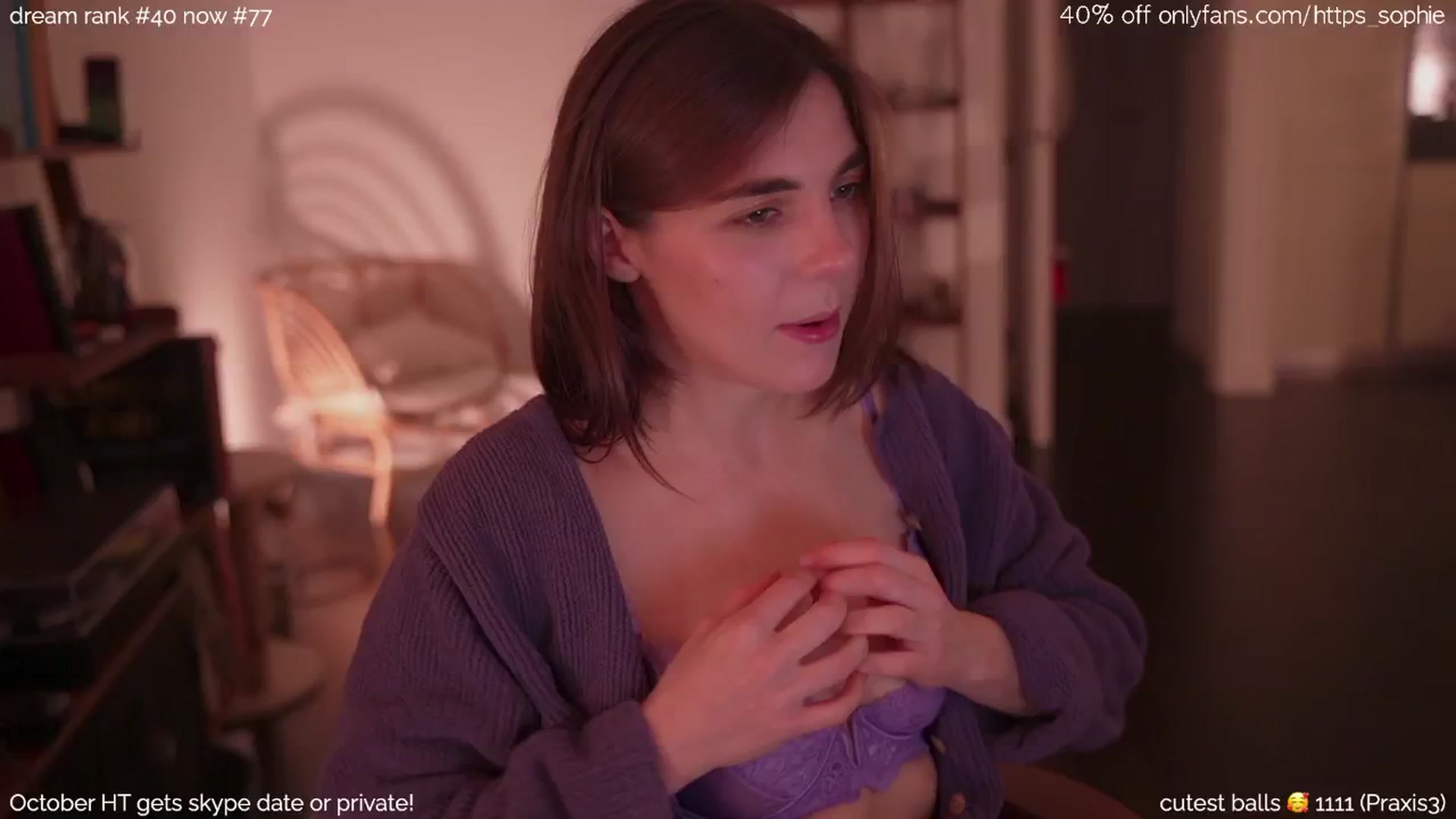 Gallery image thumbnail from camguurl's myfreecams stream on, 10/25/2024, 21:36 image 9 of 20
