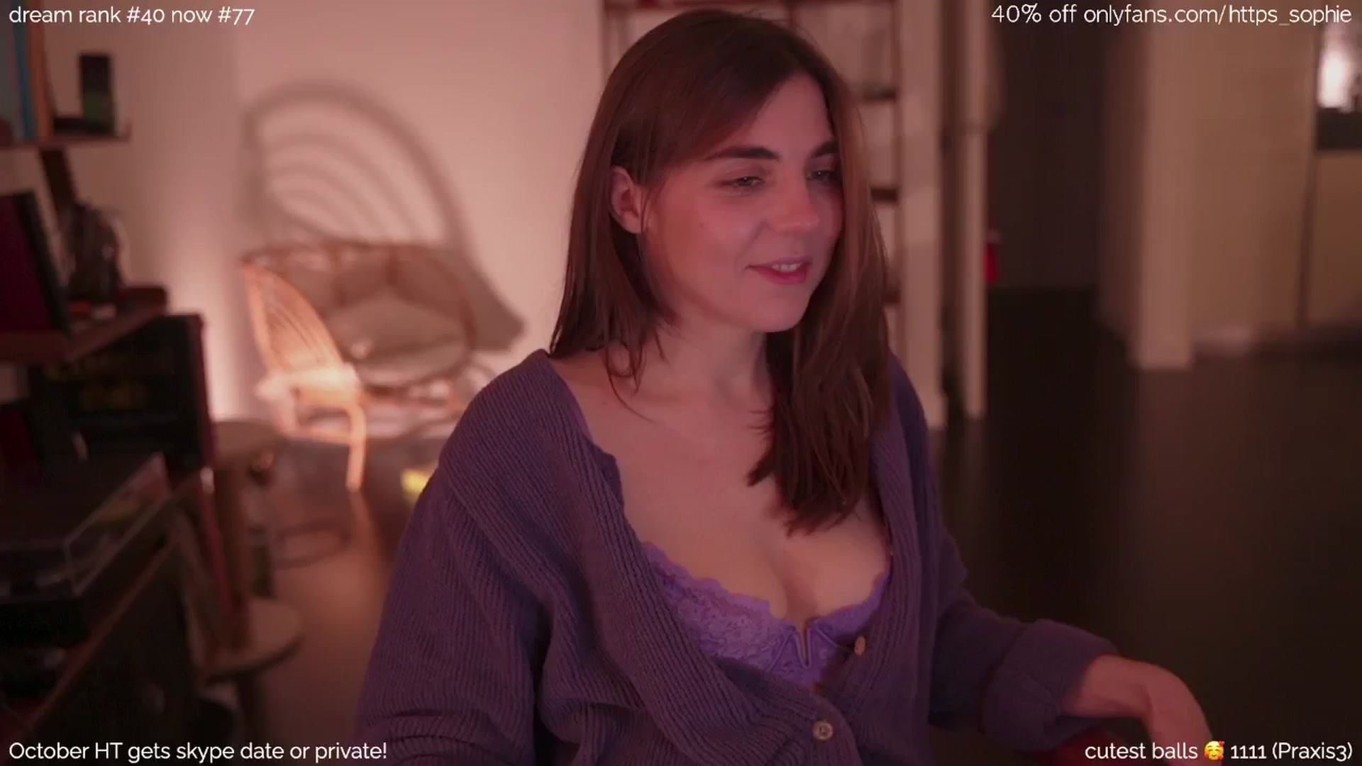 Gallery image thumbnail from camguurl's myfreecams stream on, 10/25/2024, 21:36 image 15 of 20