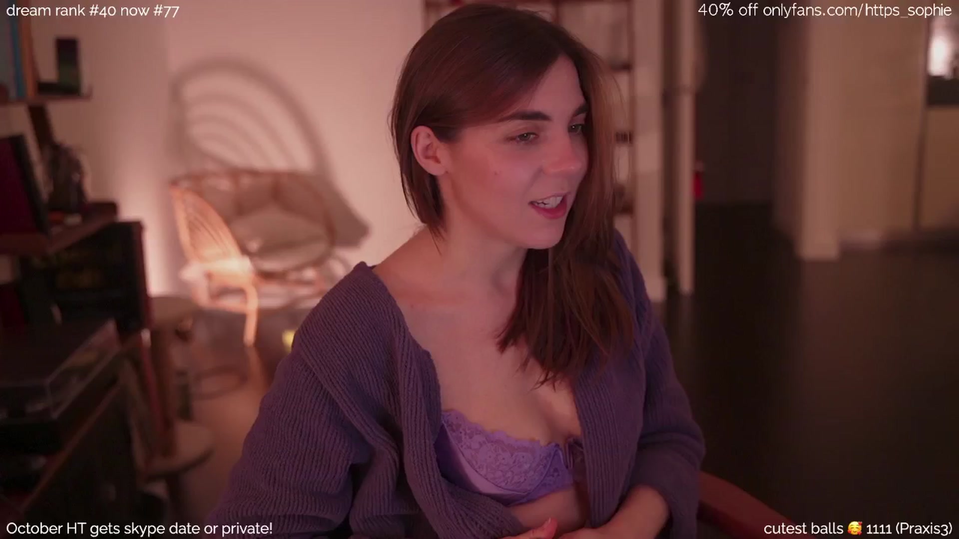 Gallery image thumbnail from camguurl's myfreecams stream on, 10/25/2024, 21:36 image 14 of 20