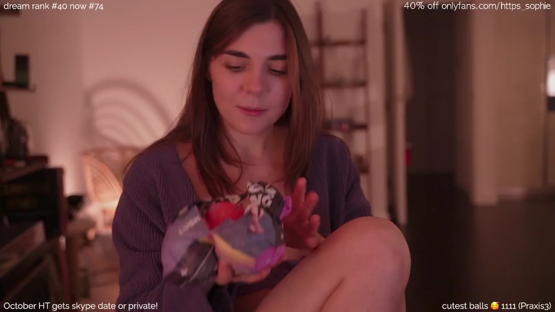 Gallery image thumbnail from camguurl's myfreecams stream on, 10/25/2024, 22:23 image 11 of 20
