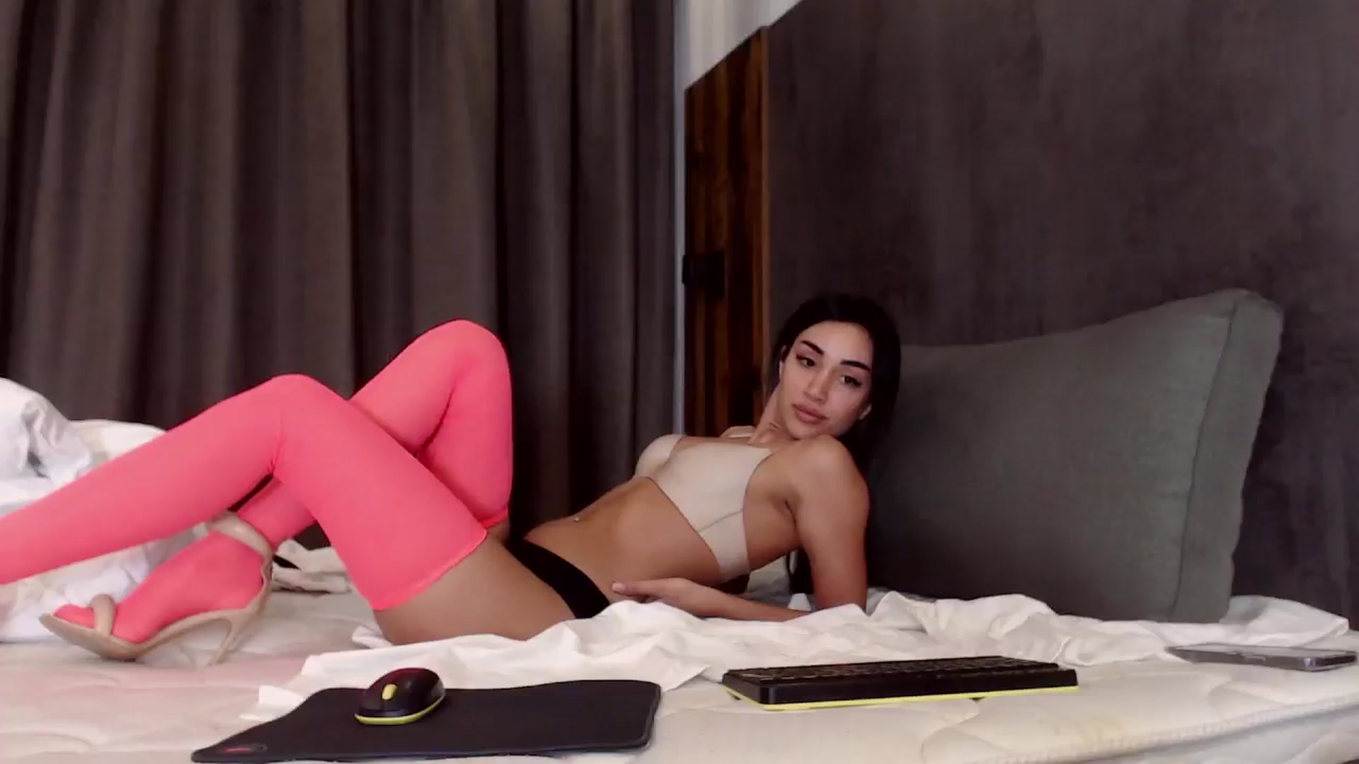 Gallery image thumbnail from candy_girl_1's myfreecams stream on, 05/21/2024, 21:03 image 17 of 20
