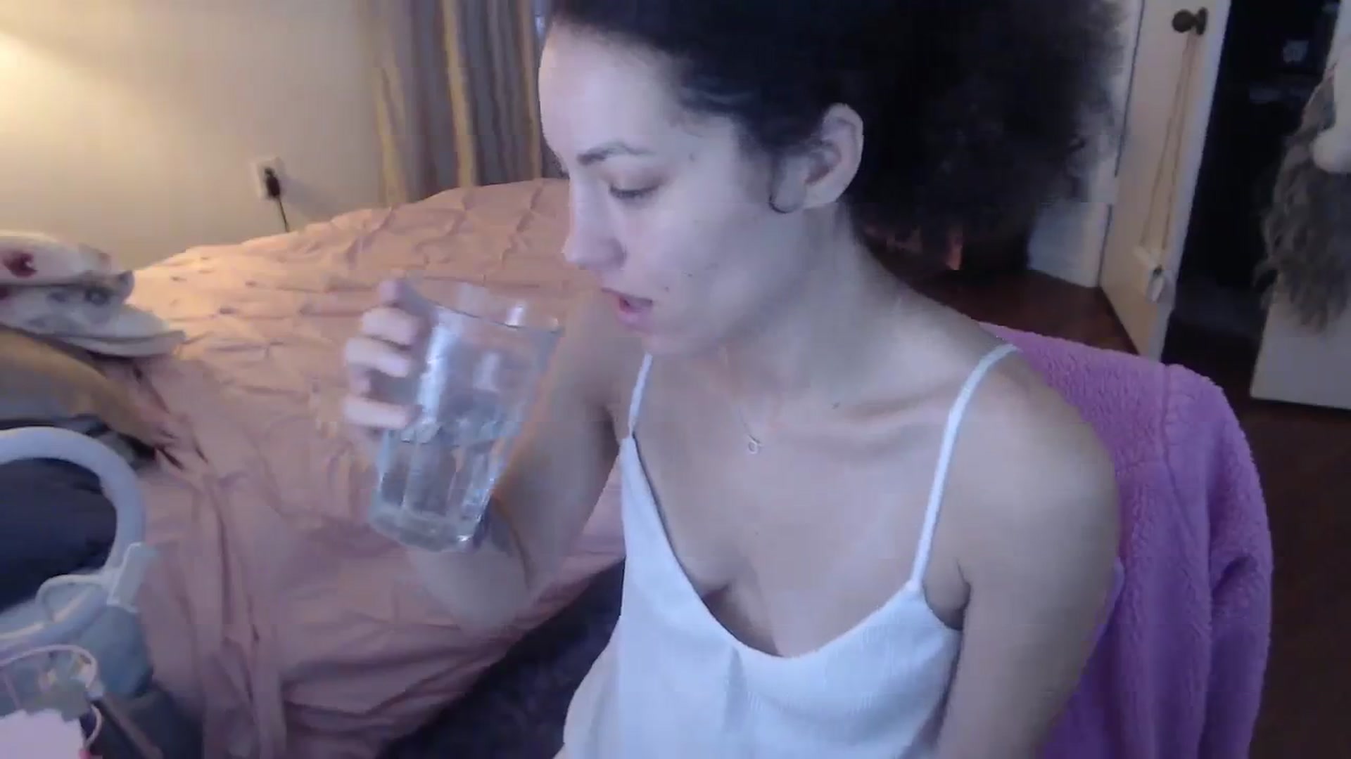 Gallery image thumbnail from cassandracane's myfreecams stream on, 02/01/2024, 15:56 image 10 of 20