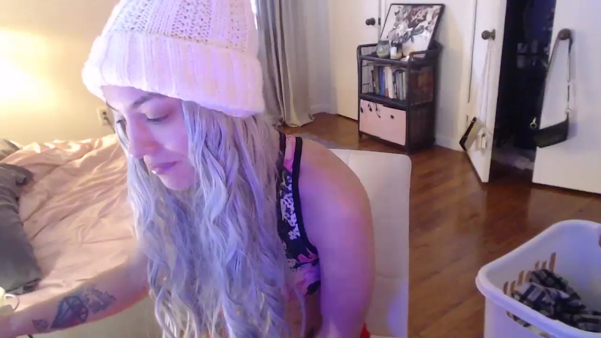 Gallery image thumbnail from cassandracane's myfreecams stream on, 02/29/2024, 14:19 image 7 of 20