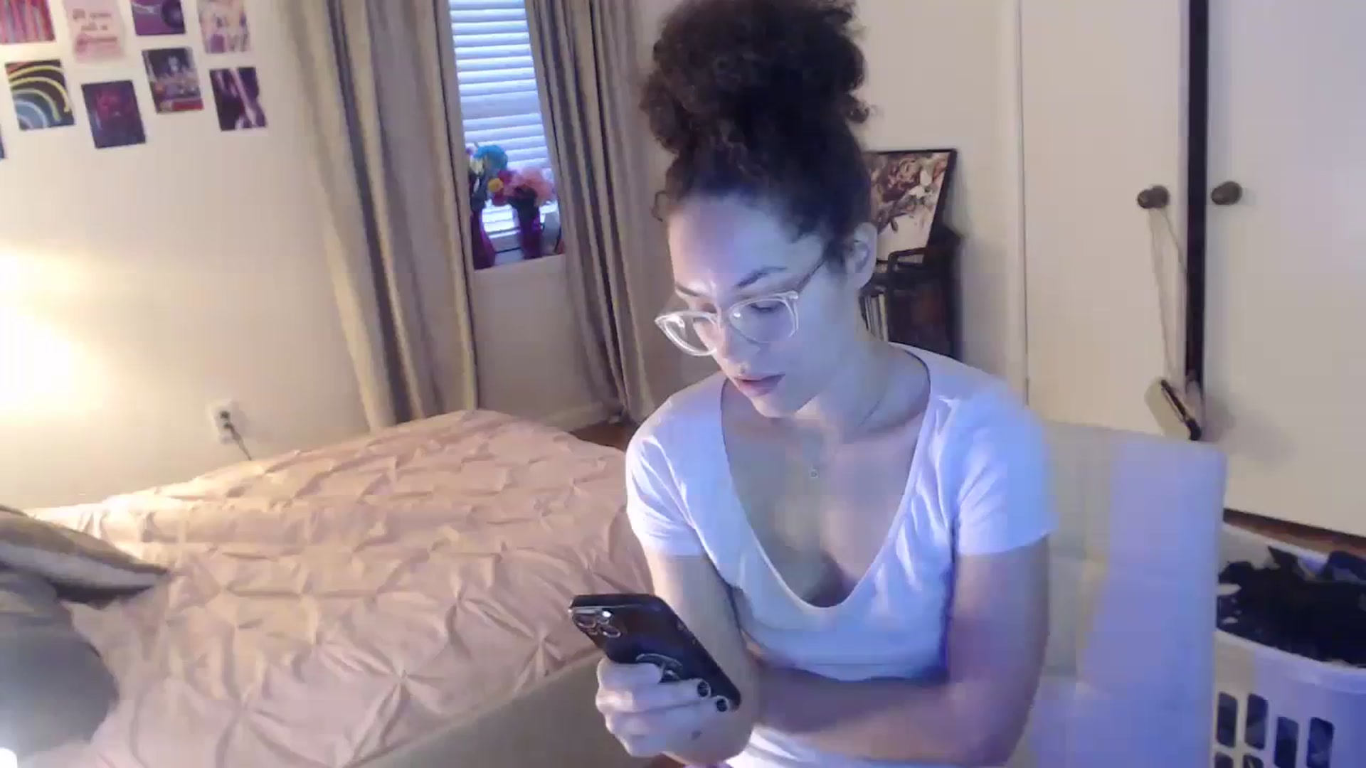 Gallery image thumbnail from cassandracane's myfreecams stream on, 03/01/2024, 13:58 image 12 of 20