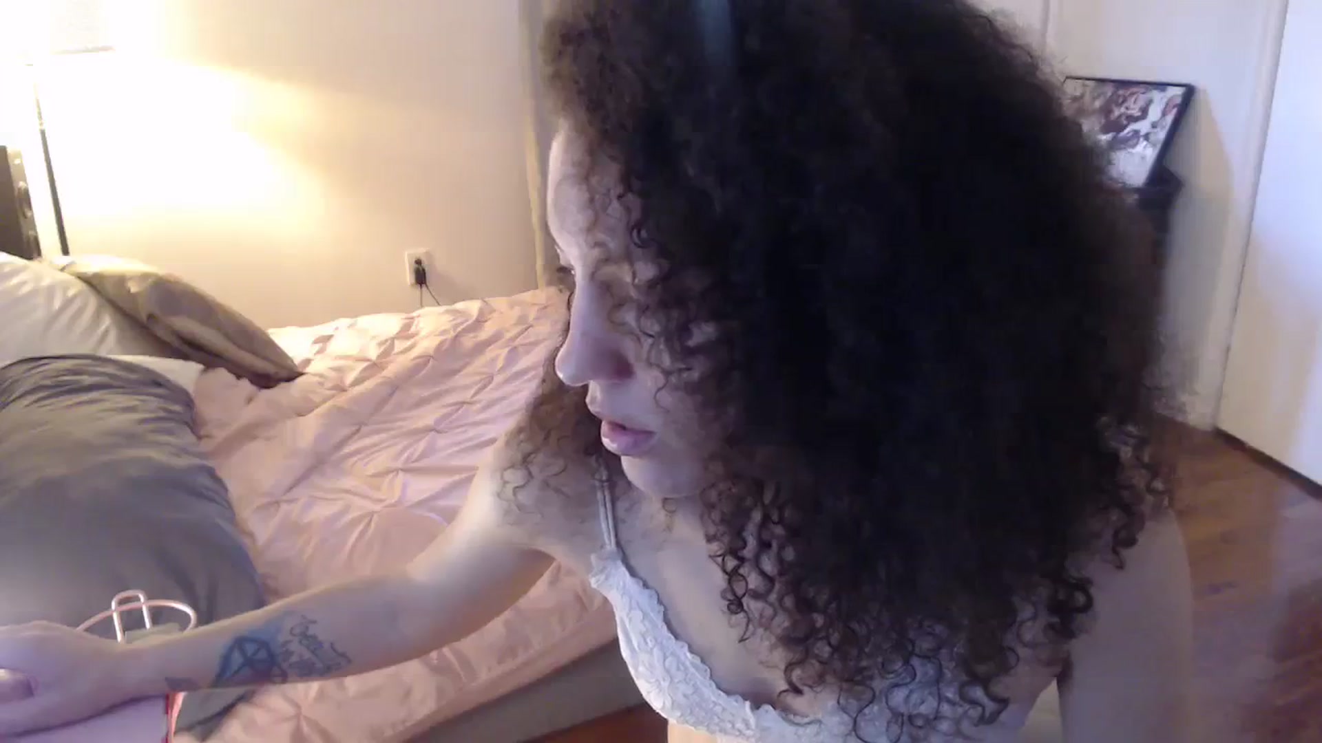 Gallery image thumbnail from cassandracane's myfreecams stream on, 03/11/2024, 13:38 image 19 of 20