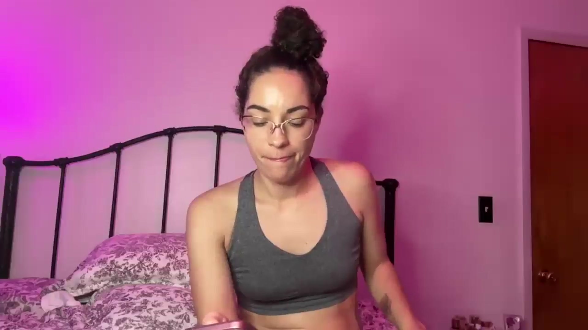 Gallery image thumbnail from cassandracane's myfreecams stream on, 12/16/2025, 19:34 image 19 of 20