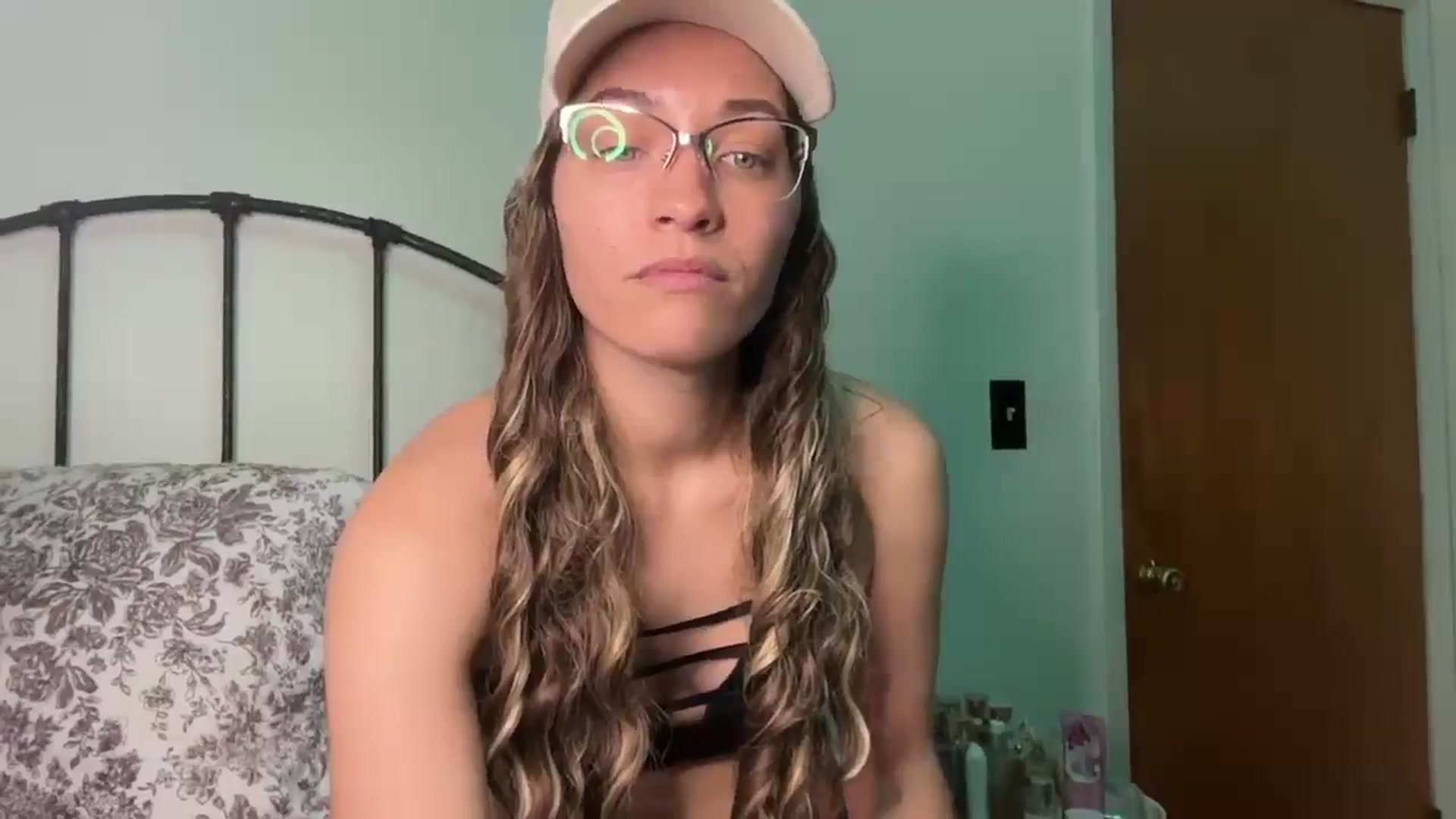 Gallery image thumbnail from cassandracane's myfreecams stream on, 12/17/2025, 18:17 image 15 of 20