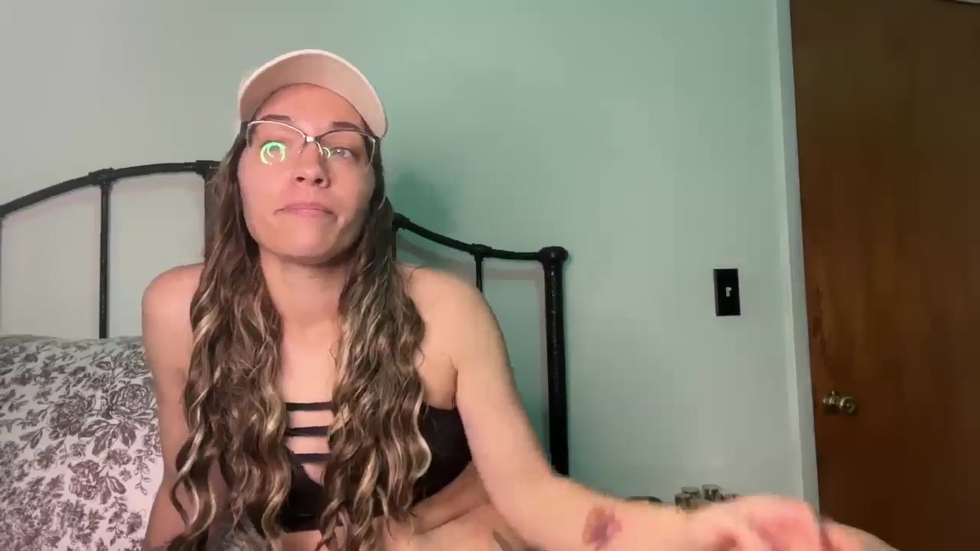Gallery image thumbnail from cassandracane's myfreecams stream on, 12/17/2025, 18:17 image 11 of 20