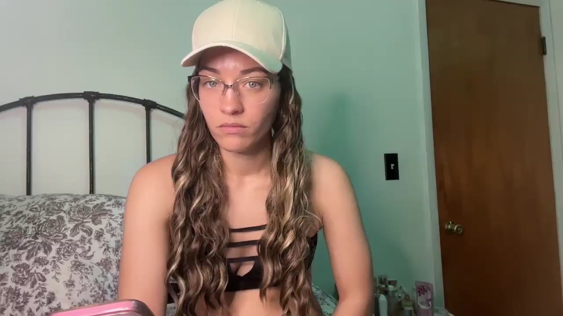 Gallery image thumbnail from cassandracane's myfreecams stream on, 12/17/2025, 18:17 image 6 of 20
