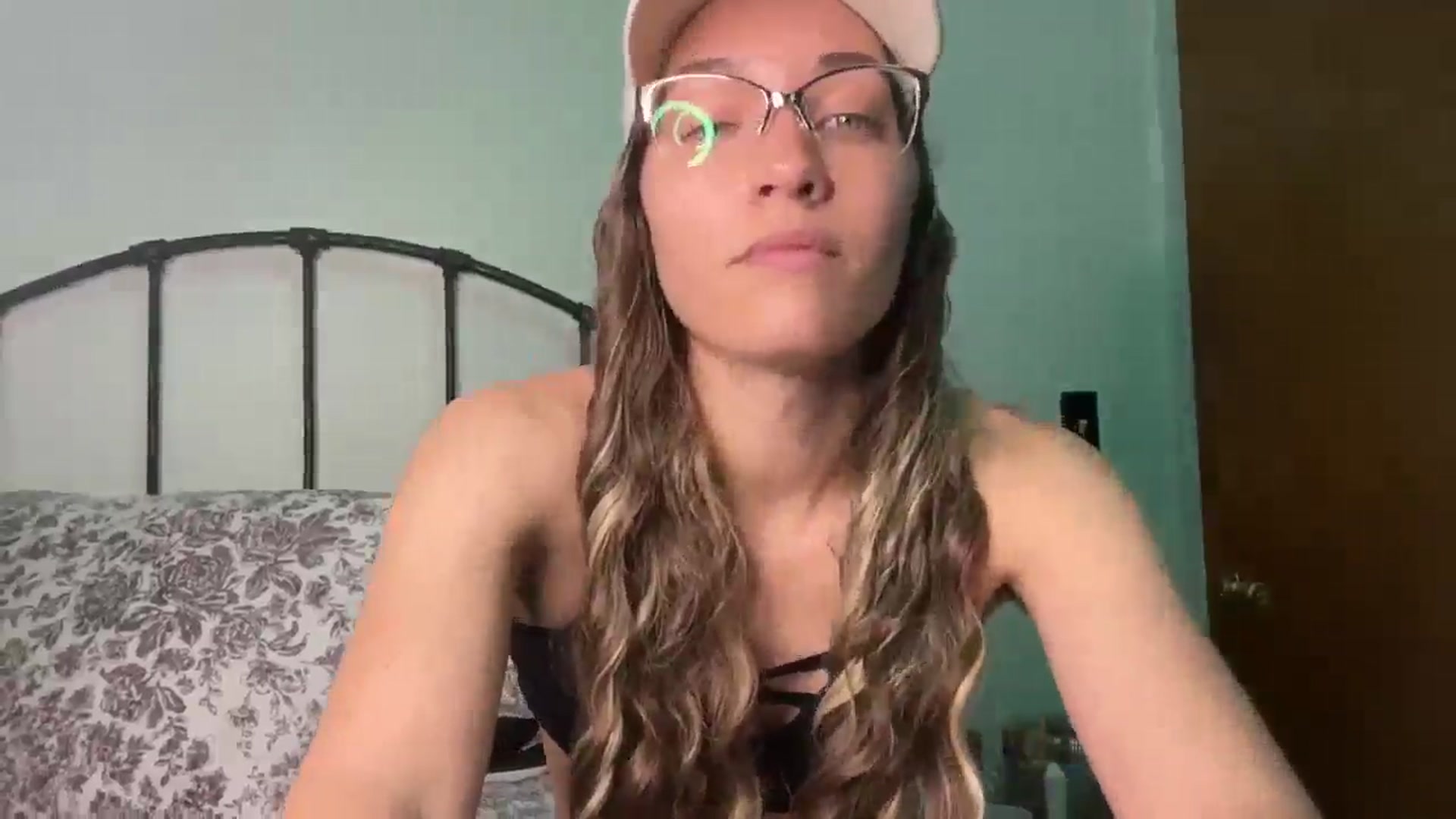 Gallery image thumbnail from cassandracane's myfreecams stream on, 12/17/2025, 18:17 image 13 of 20