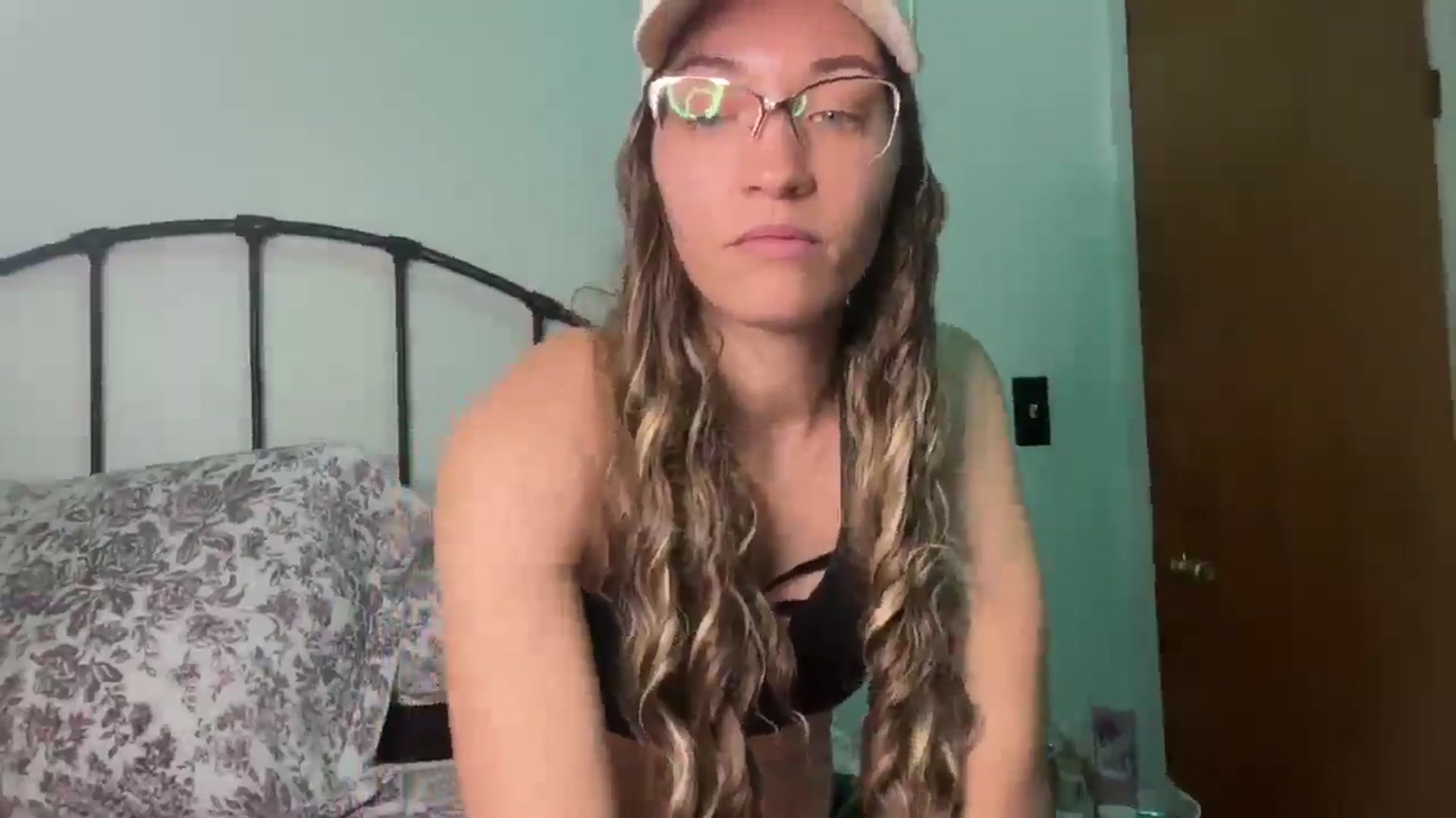 Gallery image thumbnail from cassandracane's myfreecams stream on, 12/17/2025, 18:17 image 3 of 20