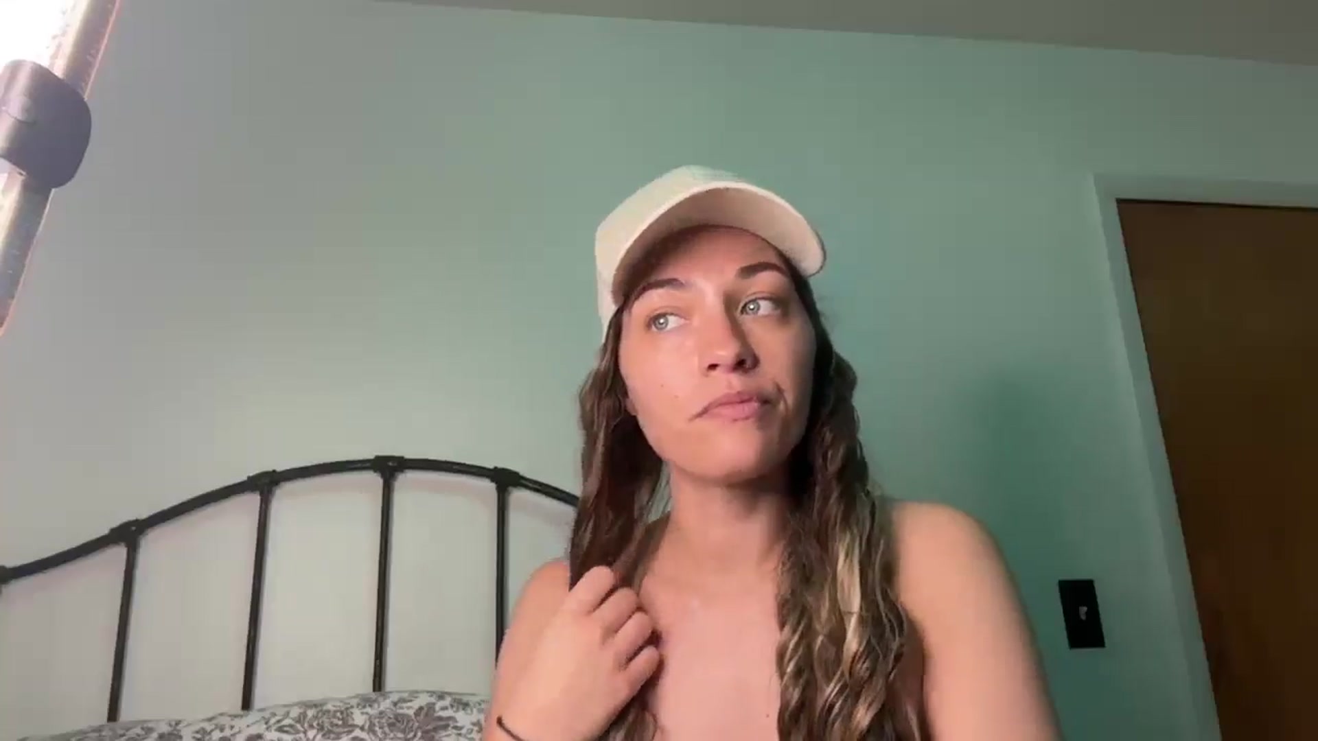 Gallery image thumbnail from cassandracane's myfreecams stream on, 12/17/2025, 18:42 image 5 of 20