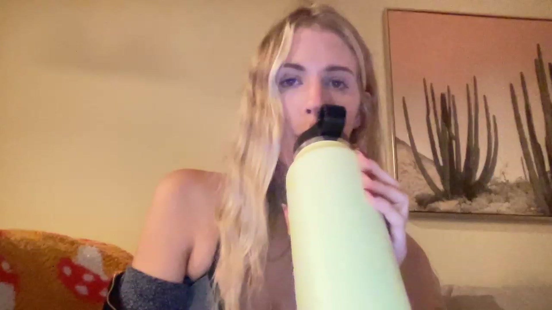 Gallery image thumbnail from casskitten's myfreecams stream on, 12/23/2022, 24:06 image 15 of 20