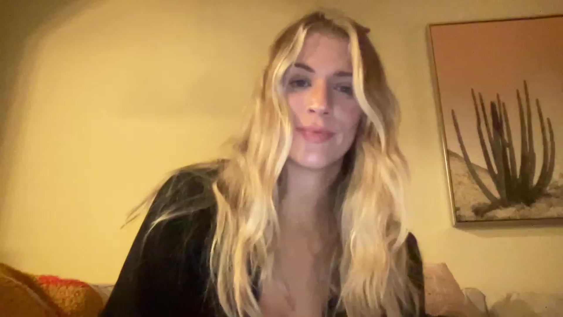 Gallery image thumbnail from casskitten's myfreecams stream on, 12/23/2022, 24:06 image 6 of 20