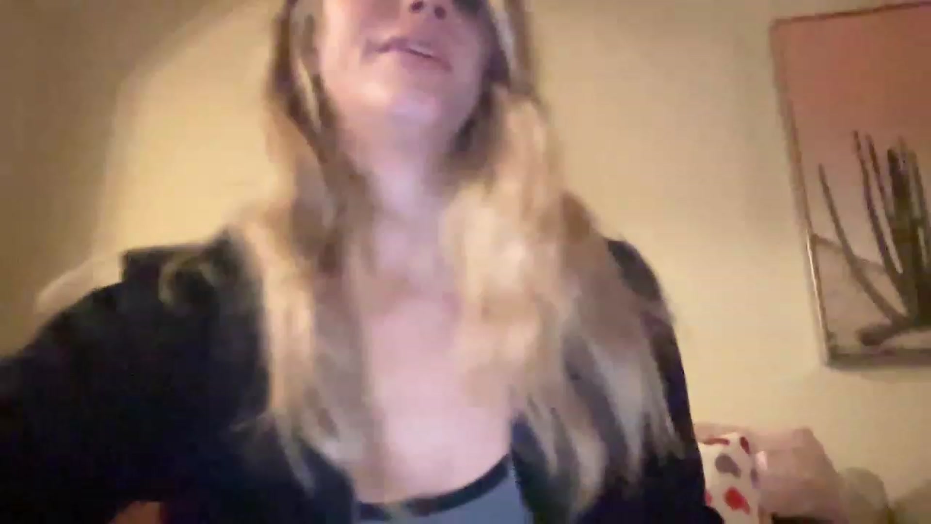 Gallery image thumbnail from casskitten's myfreecams stream on, 12/23/2022, 24:06 image 4 of 20