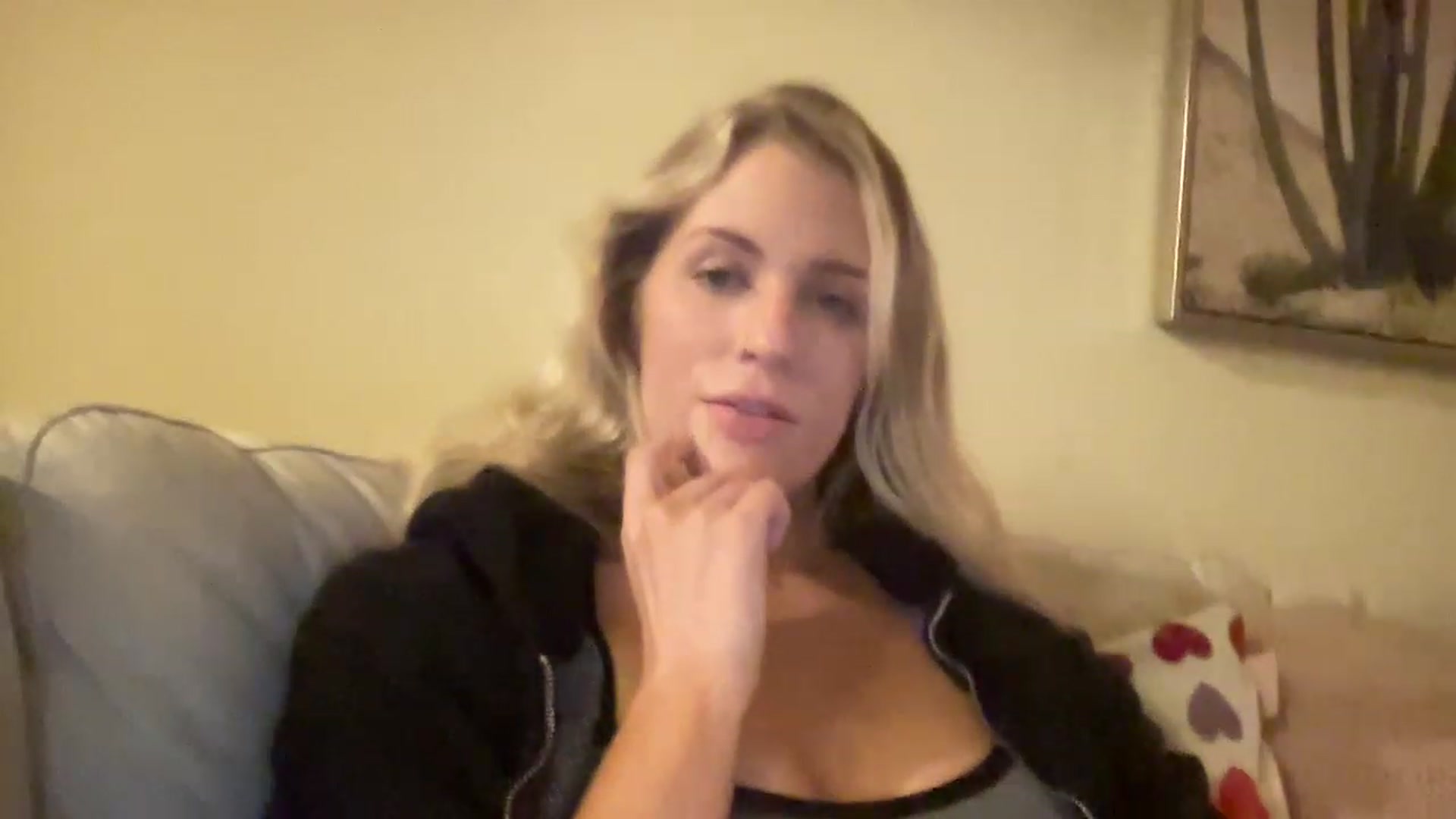 Gallery image thumbnail from casskitten's myfreecams stream on, 12/23/2022, 24:56 image 12 of 20