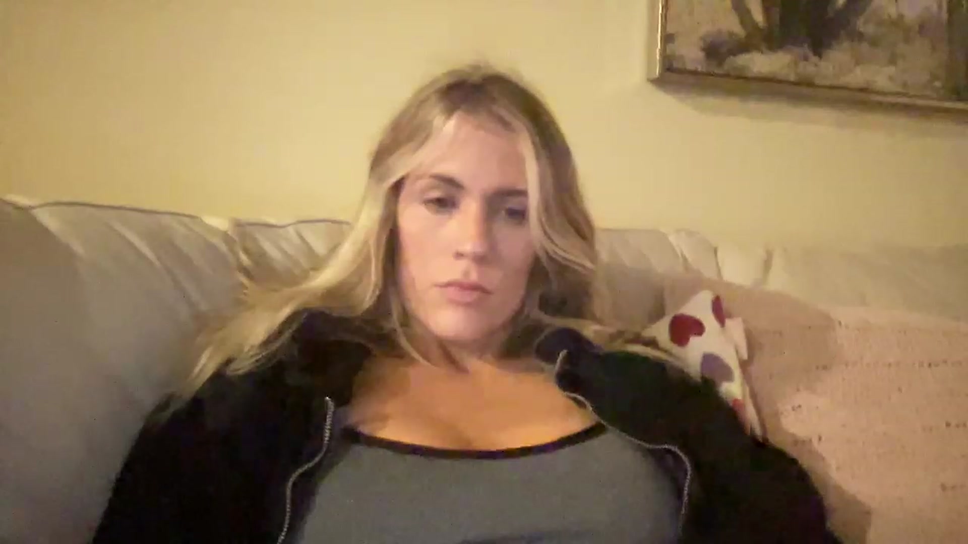 Gallery image thumbnail from casskitten's myfreecams stream on, 12/23/2022, 24:56 image 16 of 20