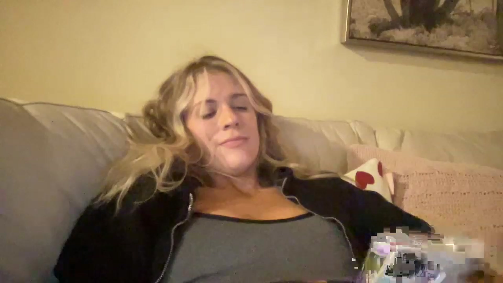 Gallery image thumbnail from casskitten's myfreecams stream on, 12/23/2022, 24:56 image 15 of 20
