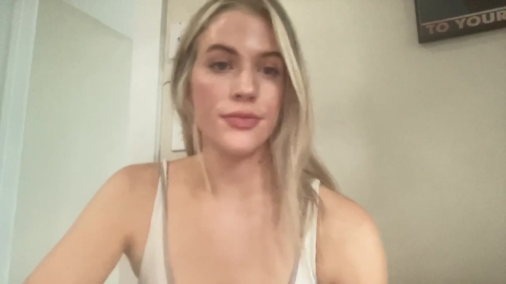 Gallery image thumbnail from casskitten's myfreecams stream on, 06/20/2024, 23:21 image 12 of 20