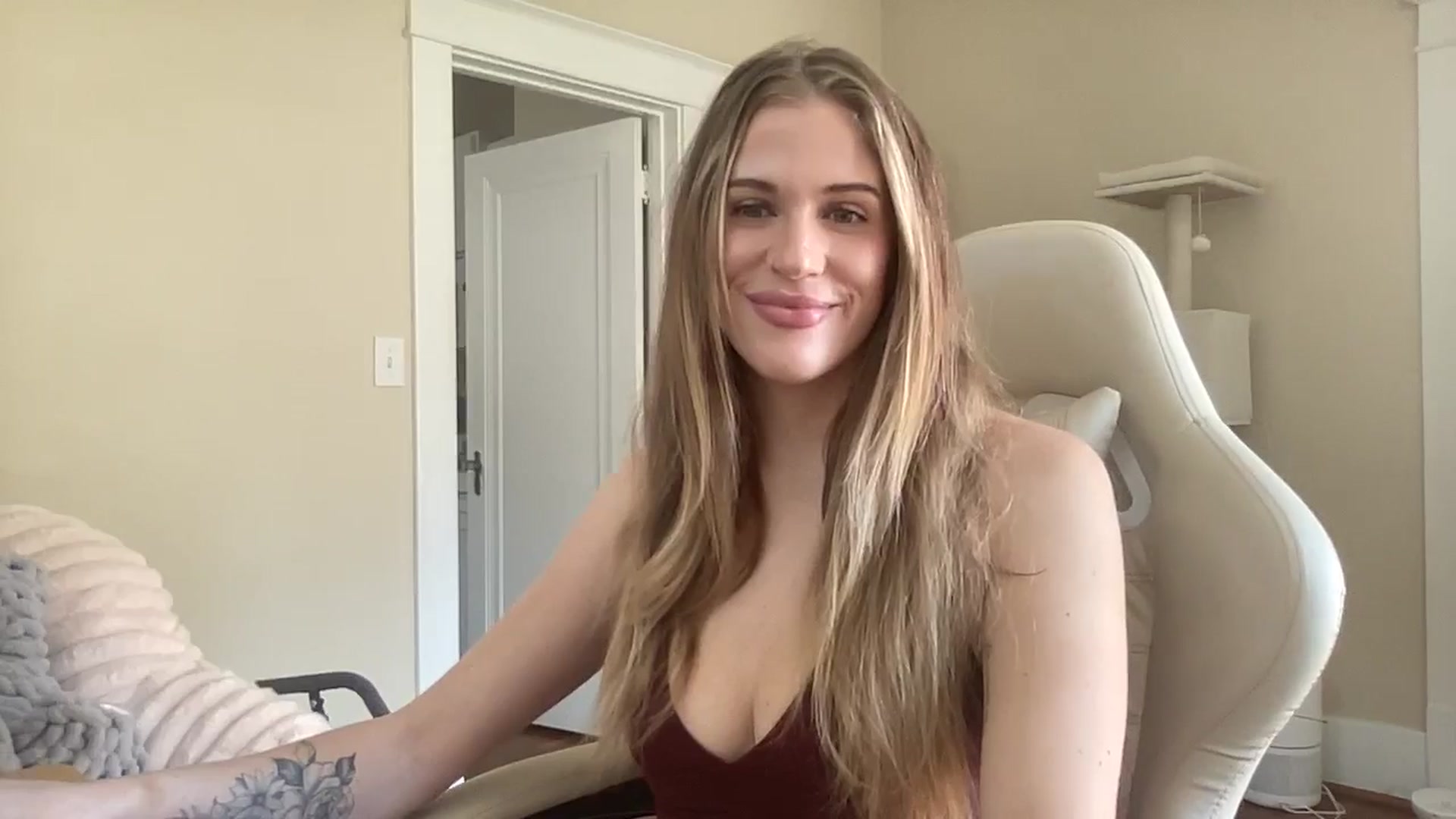 Gallery image thumbnail from casskitten's myfreecams stream on, 10/02/2025, 18:31 image 12 of 20