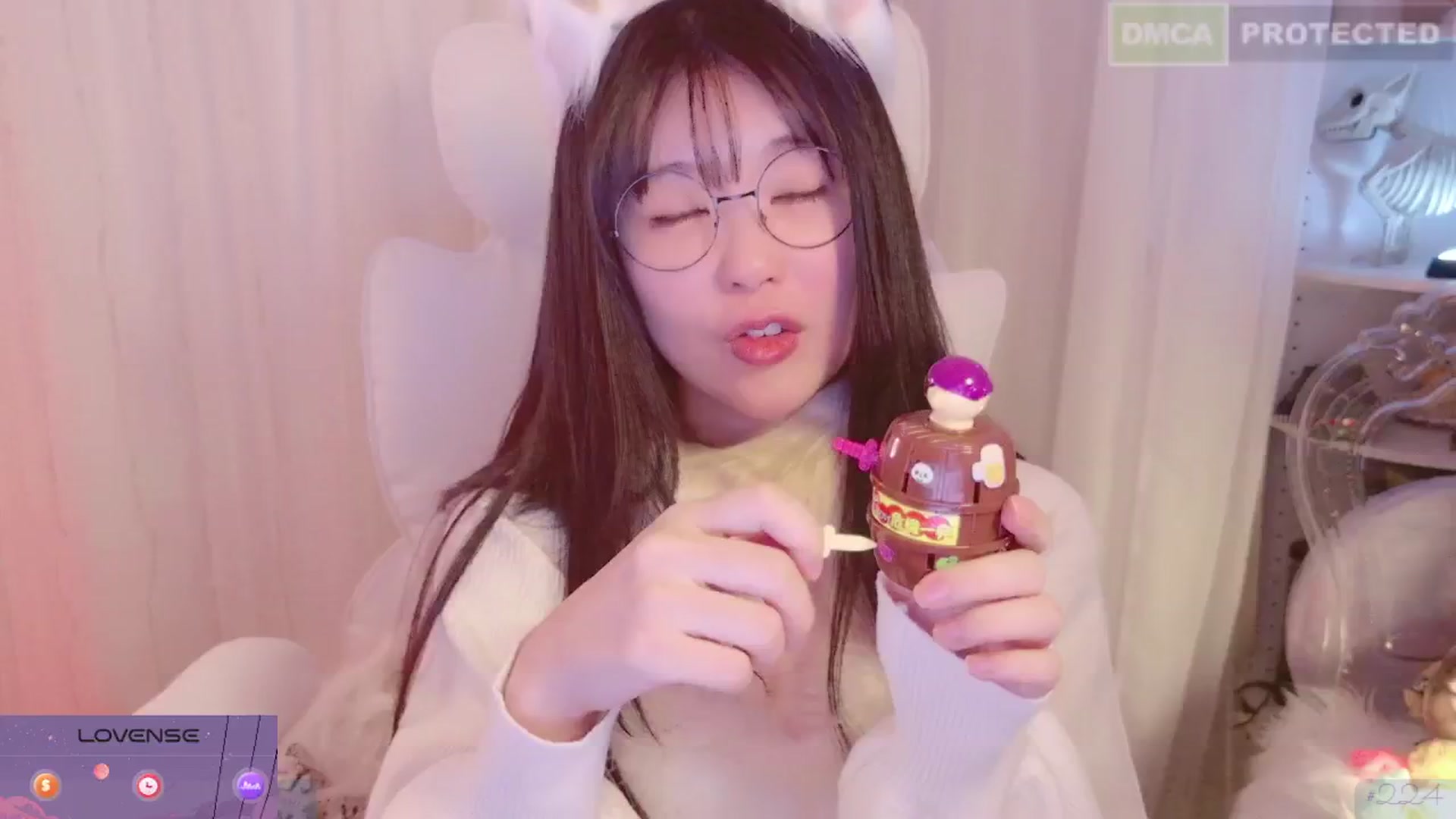 Gallery image thumbnail from cat____'s myfreecams stream on, 01/18/2025, 06:04 image 18 of 20
