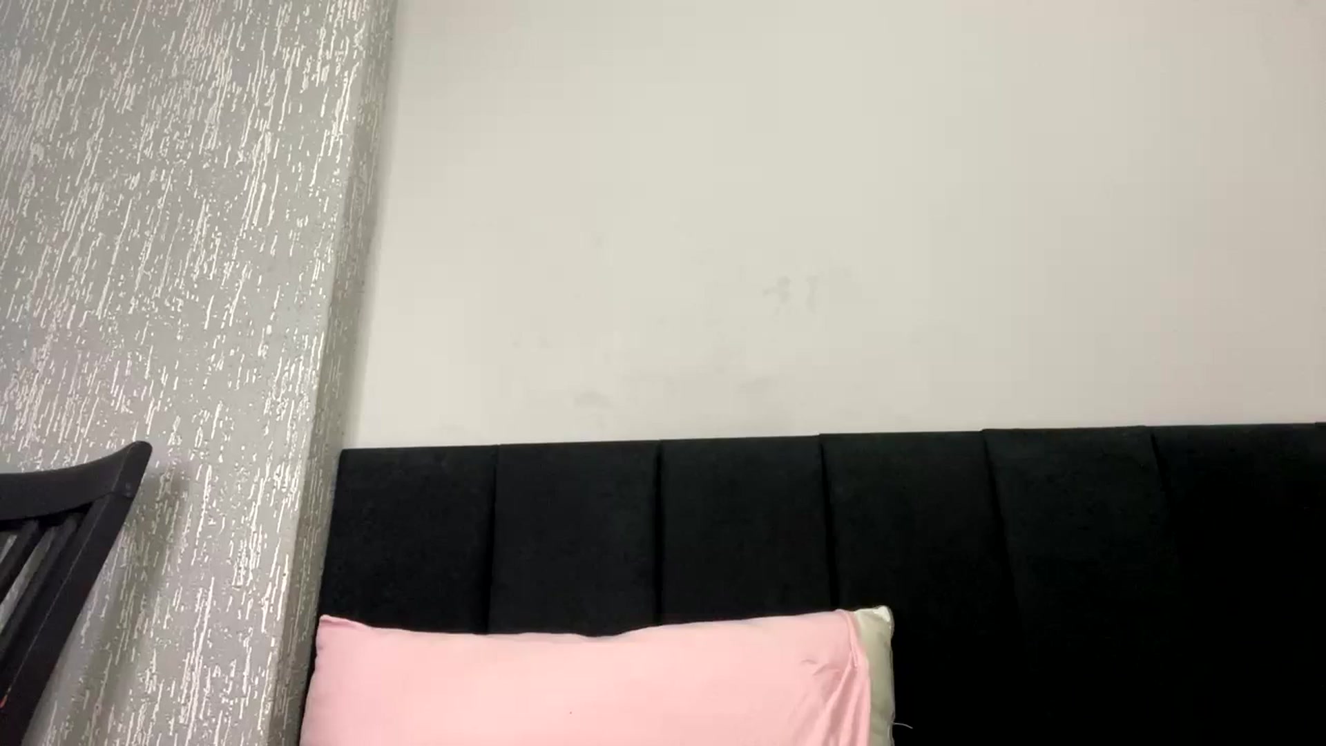Gallery image thumbnail from cateyes1's myfreecams stream on, 01/04/2024, 03:49 image 18 of 20
