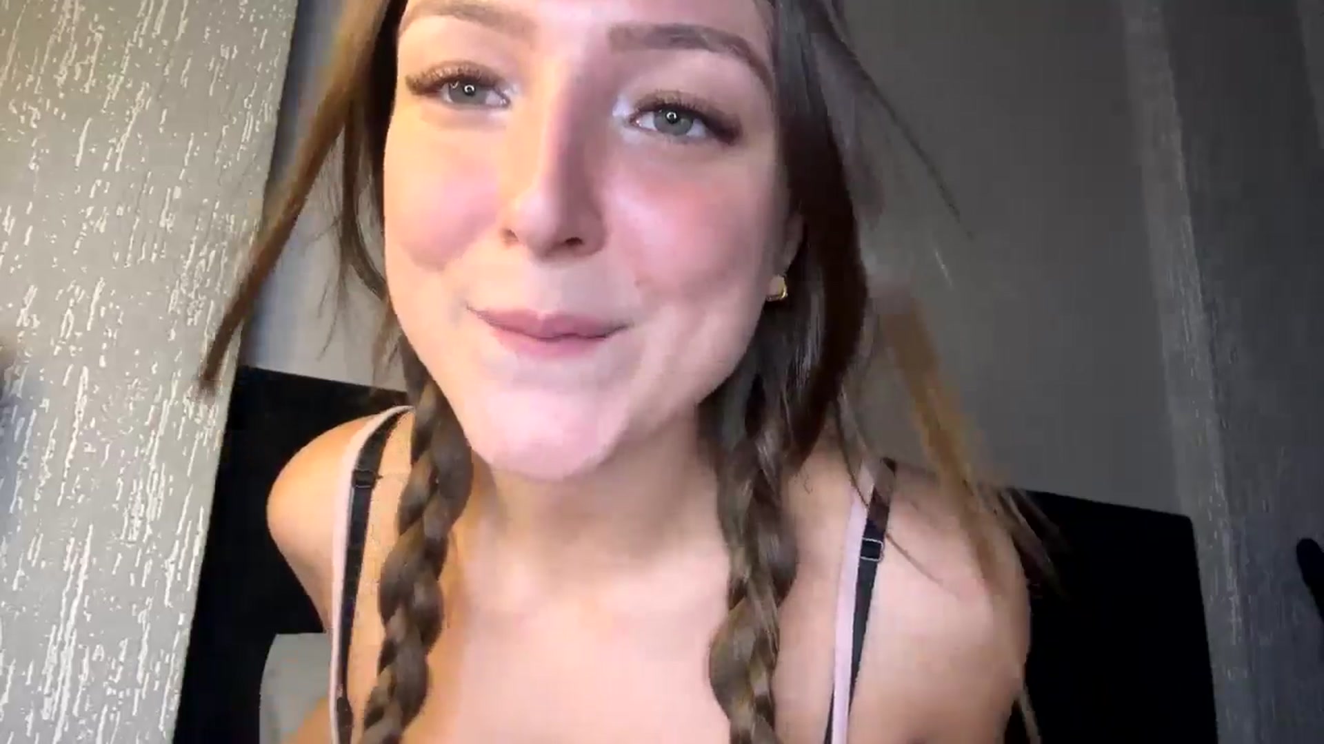 Gallery image thumbnail from cateyes1's myfreecams stream on, 04/28/2024, 24:41 image 4 of 20