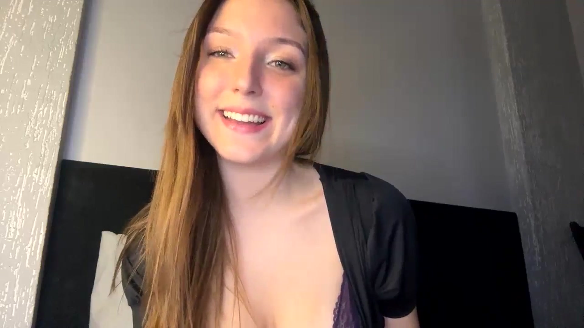 Gallery image thumbnail from cateyes1's myfreecams stream on, 05/23/2024, 24:31 image 8 of 20