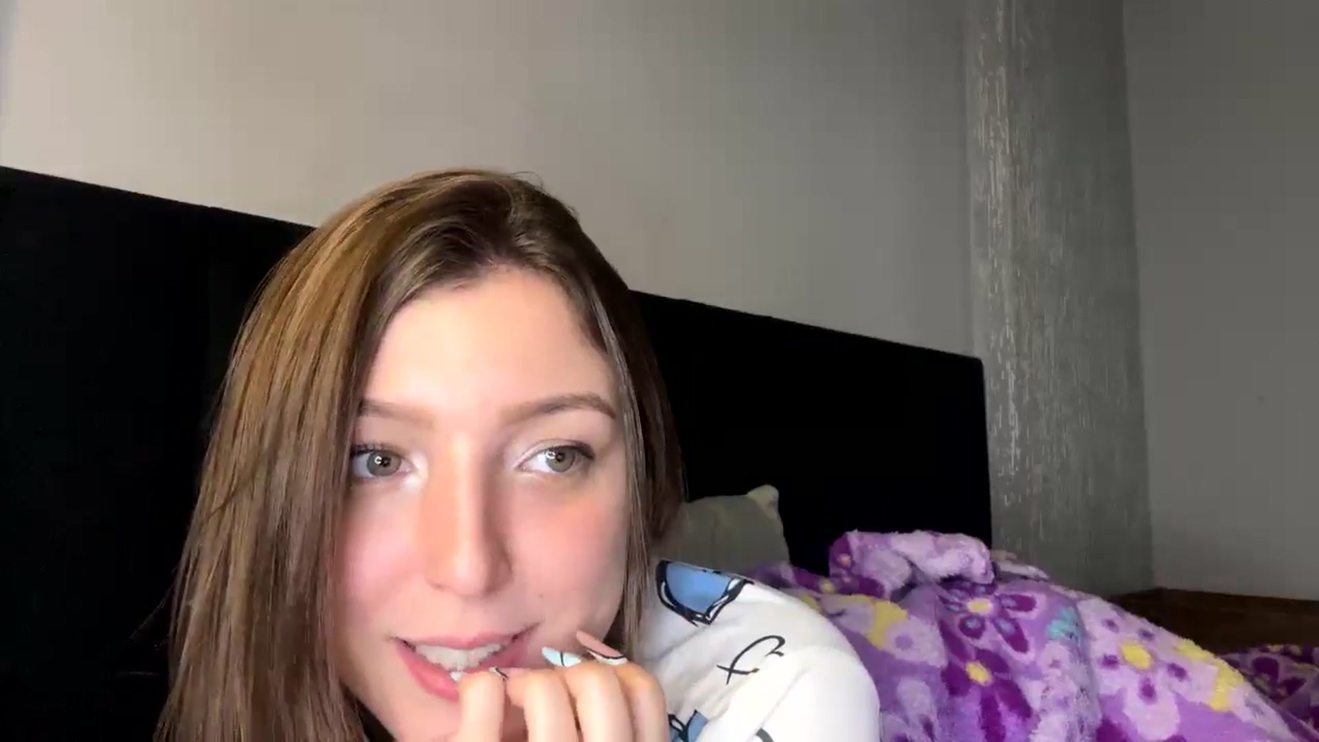 Gallery image thumbnail from cateyes1's myfreecams stream on, 06/06/2024, 01:30 image 10 of 20