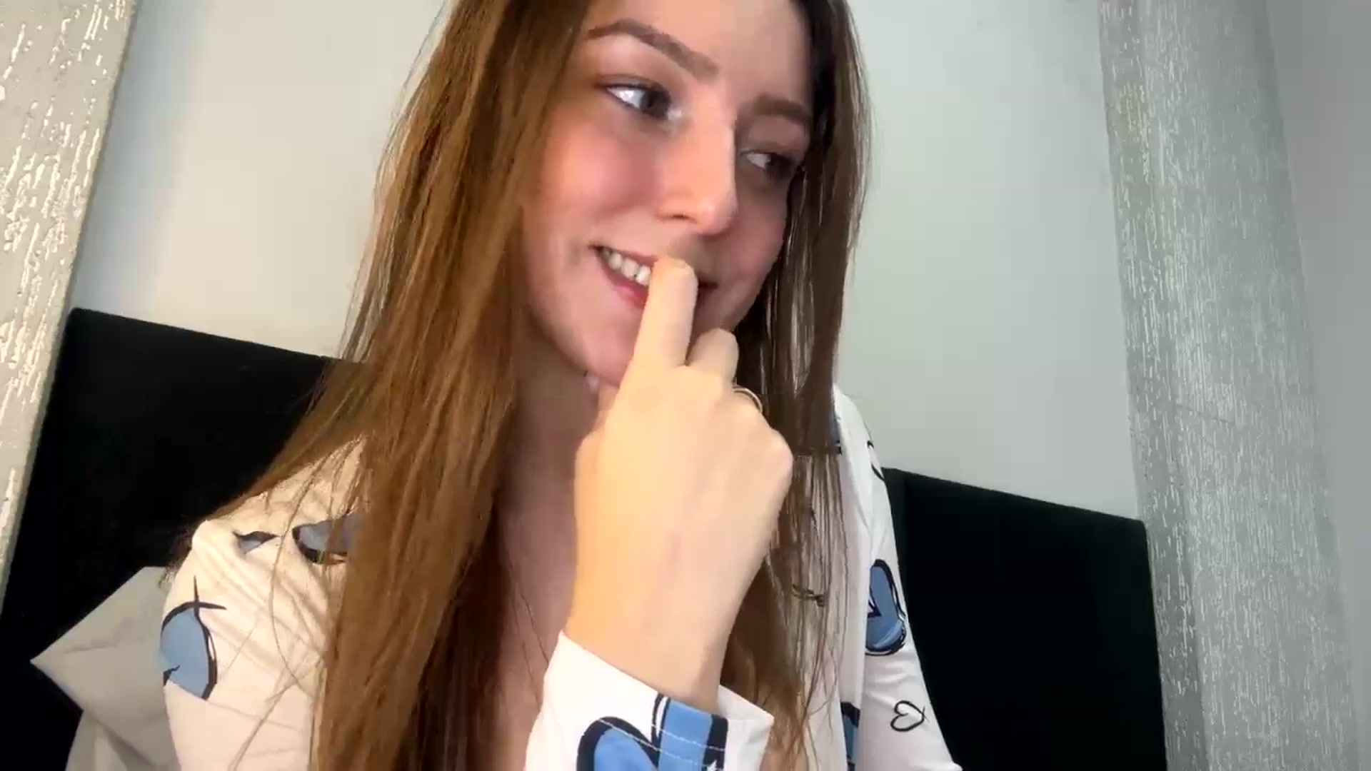Gallery image thumbnail from cateyes1's myfreecams stream on, 06/12/2024, 24:44 image 10 of 20