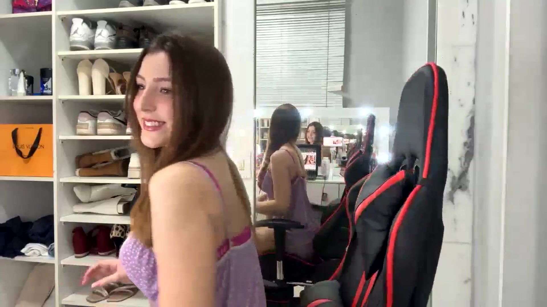 Gallery image thumbnail from cateyes1's myfreecams stream on, 06/19/2024, 23:59 image 5 of 20