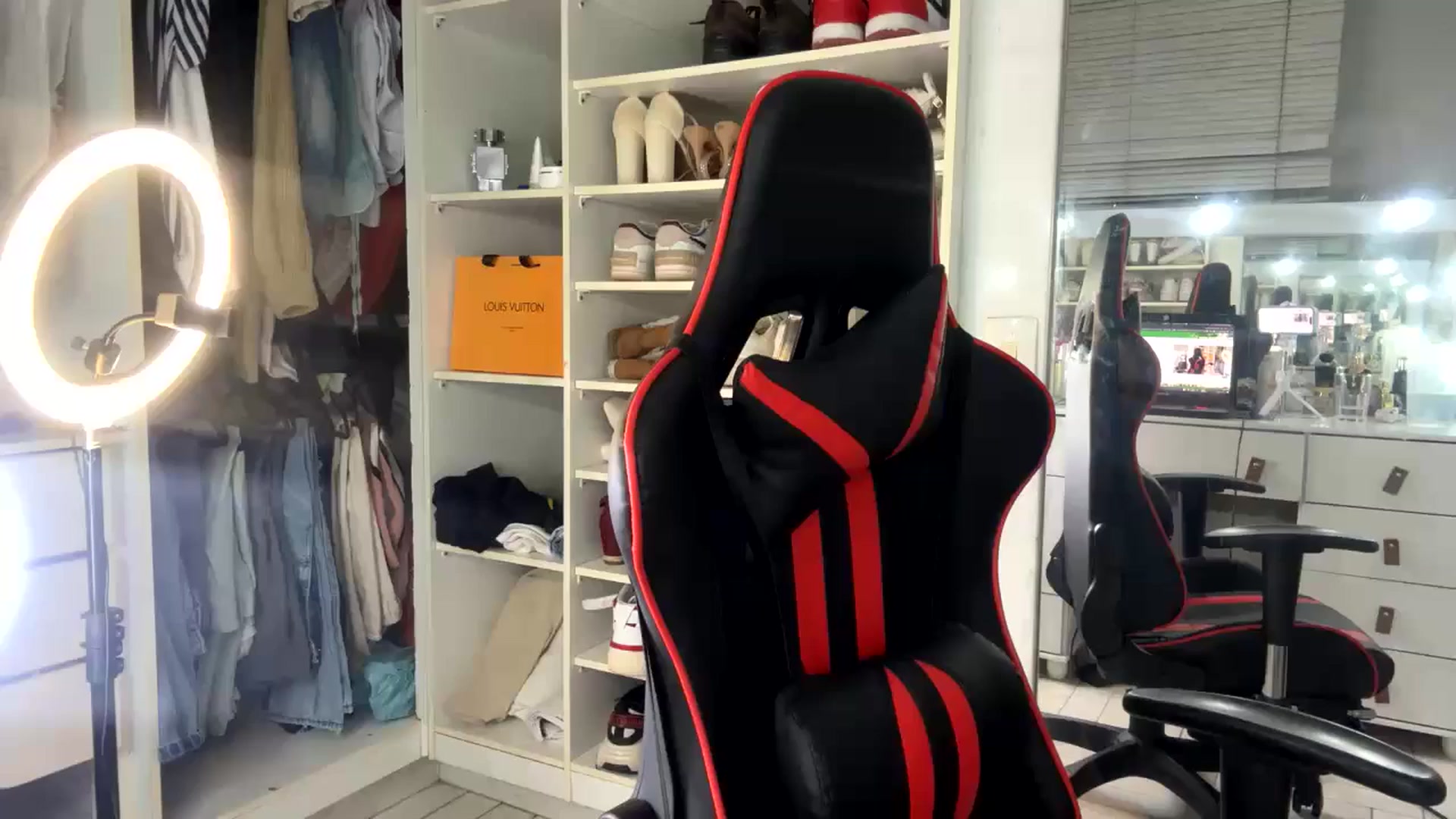 Gallery image thumbnail from cateyes1's myfreecams stream on, 06/20/2024, 23:46 image 1 of 20