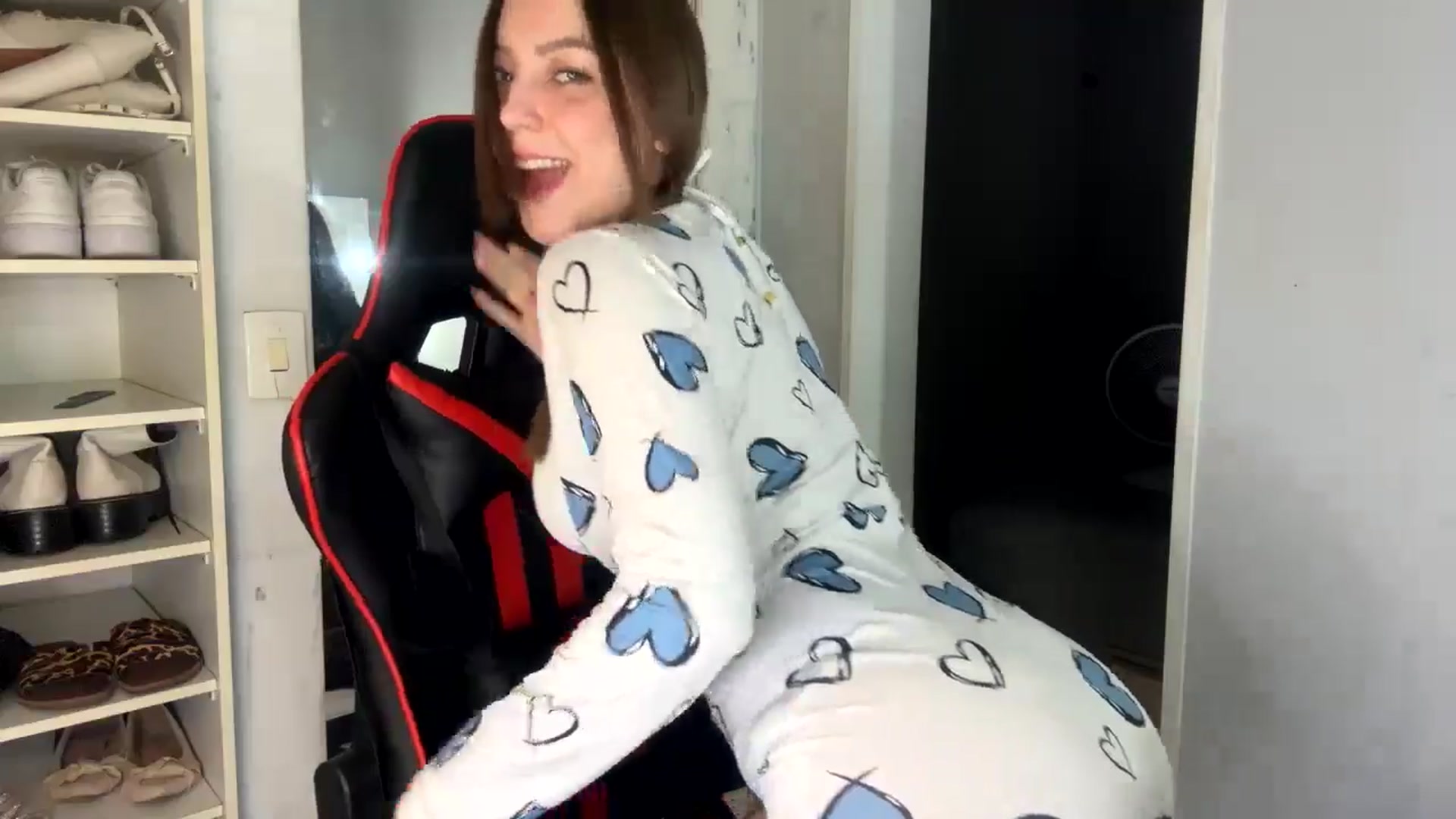 Gallery image thumbnail from cateyes1's myfreecams stream on, 06/20/2024, 23:46 image 15 of 20