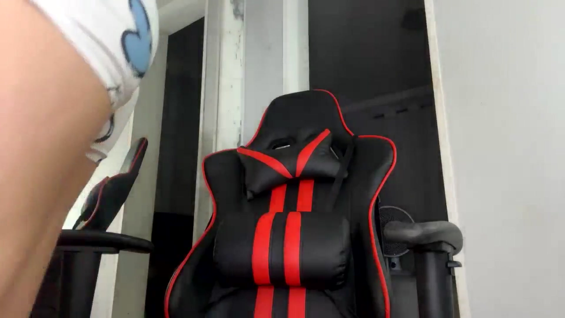 Gallery image thumbnail from cateyes1's myfreecams stream on, 06/21/2024, 24:23 image 11 of 20