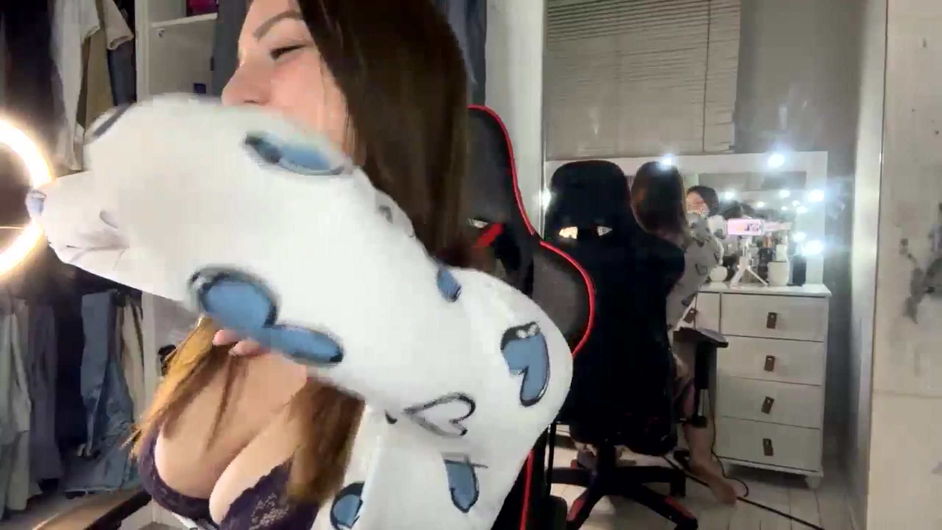 Gallery image thumbnail from cateyes1's myfreecams stream on, 06/27/2024, 23:40 image 6 of 20