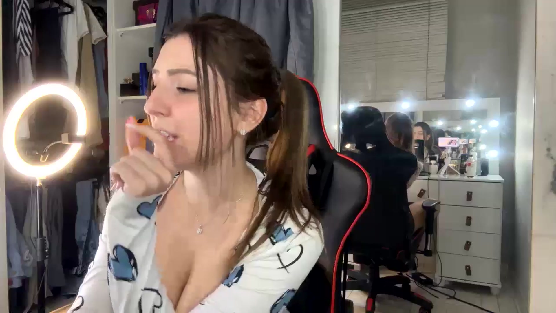 Gallery image thumbnail from cateyes1's myfreecams stream on, 06/28/2024, 24:47 image 12 of 20