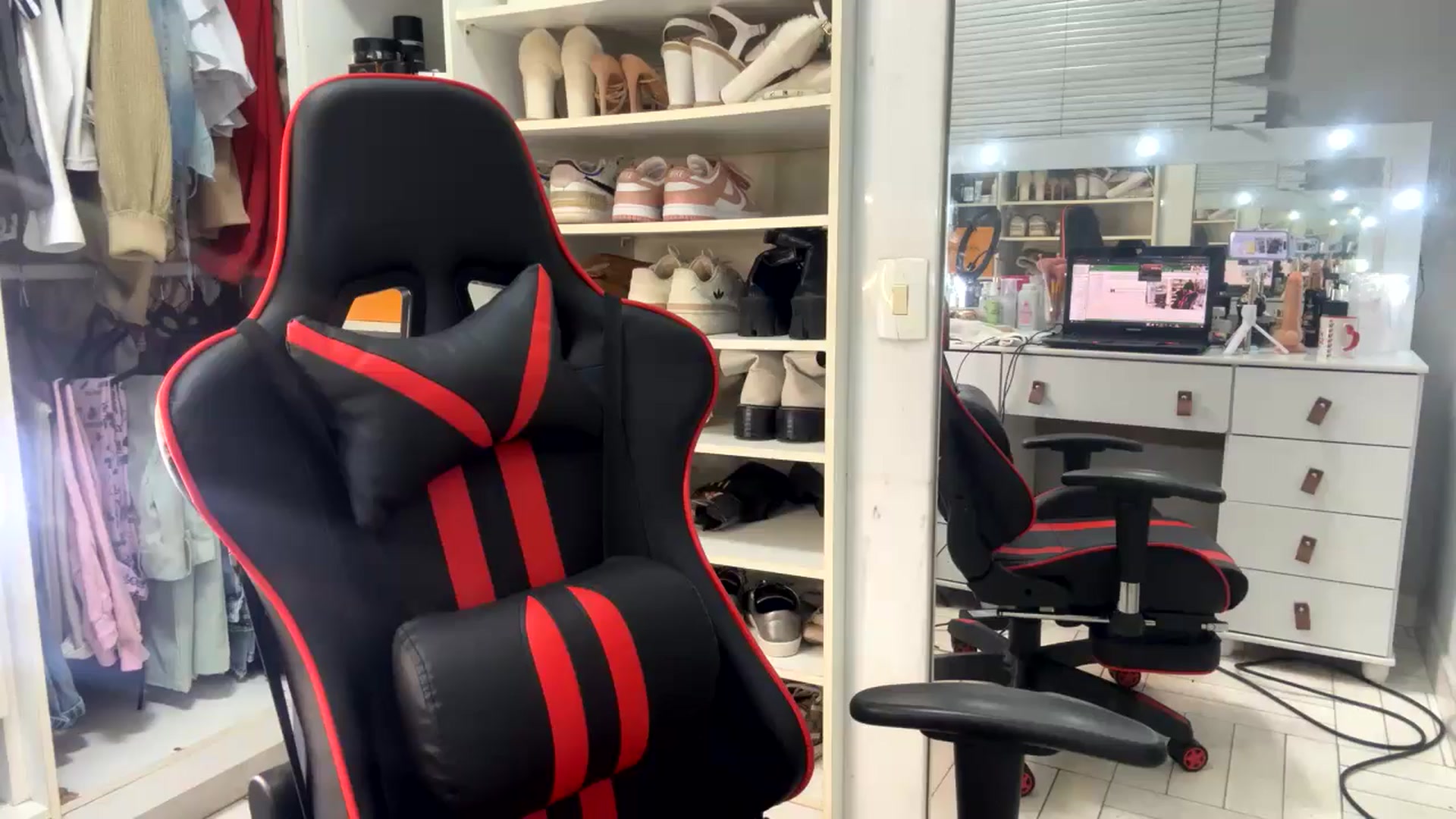 Gallery image thumbnail from cateyes1's myfreecams stream on, 07/05/2024, 24:30 image 17 of 20