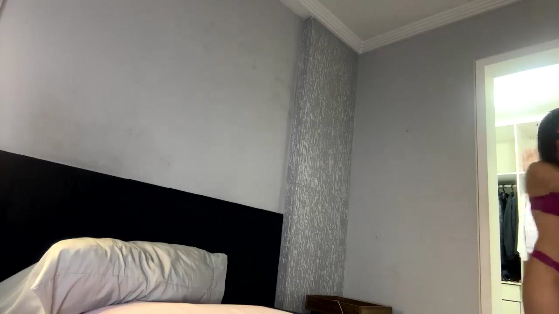 Gallery image thumbnail from cateyes1's myfreecams stream on, 07/13/2024, 24:49 image 17 of 20