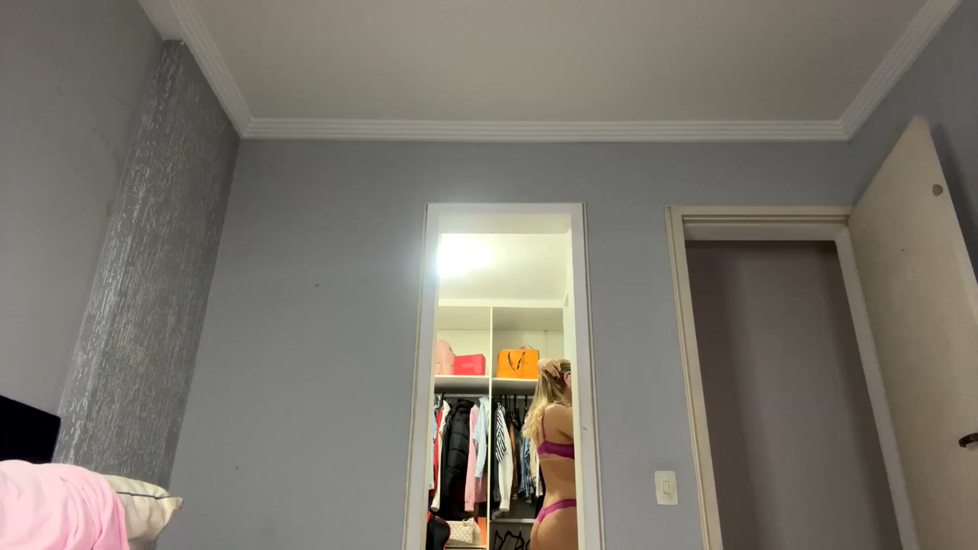 Gallery image thumbnail from cateyes1's myfreecams stream on, 08/11/2024, 01:54 image 9 of 20