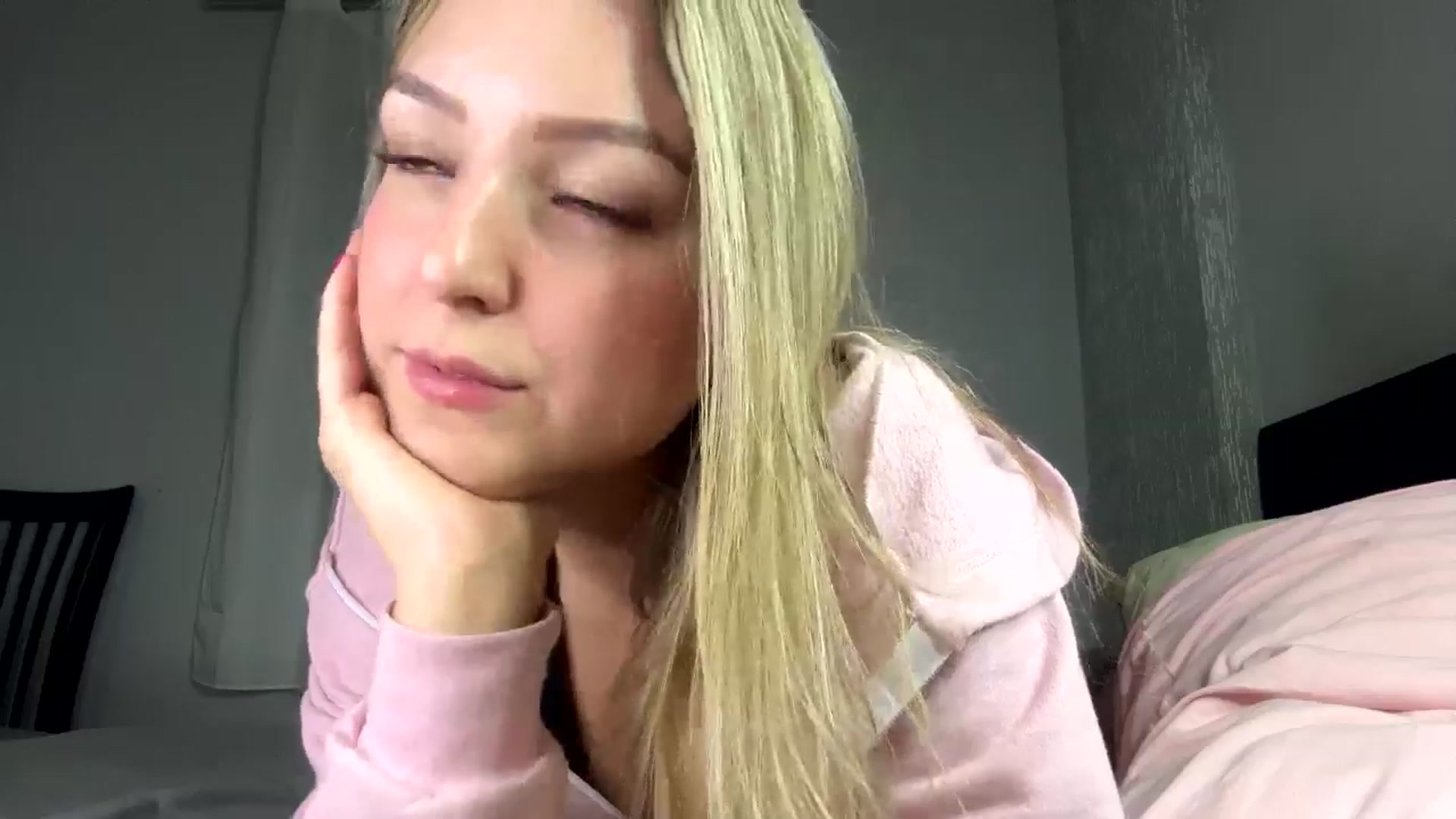 Gallery image thumbnail from cateyes1's myfreecams stream on, 08/15/2024, 01:43 image 9 of 20