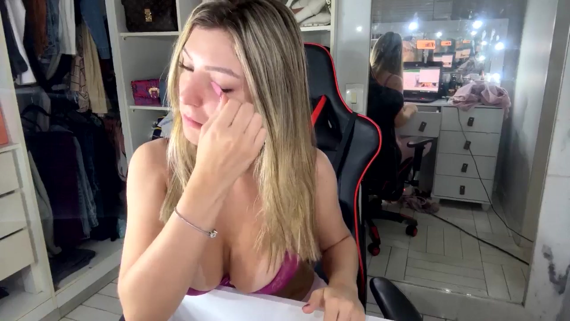 Gallery image thumbnail from cateyes1's myfreecams stream on, 08/15/2024, 03:06 image 16 of 20